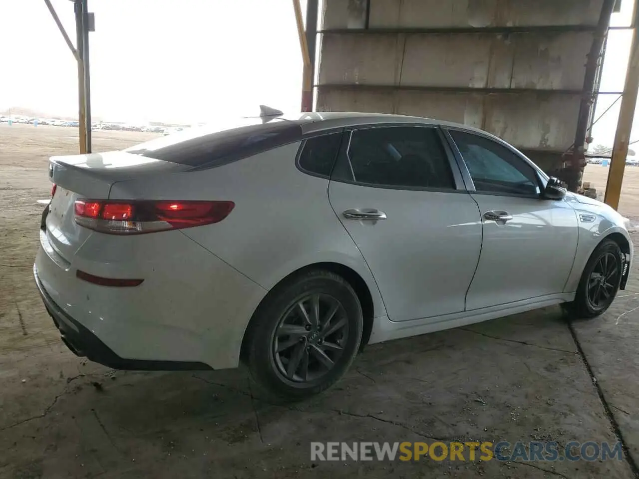 3 Photograph of a damaged car 5XXGT4L30LG397571 KIA OPTIMA 2020
