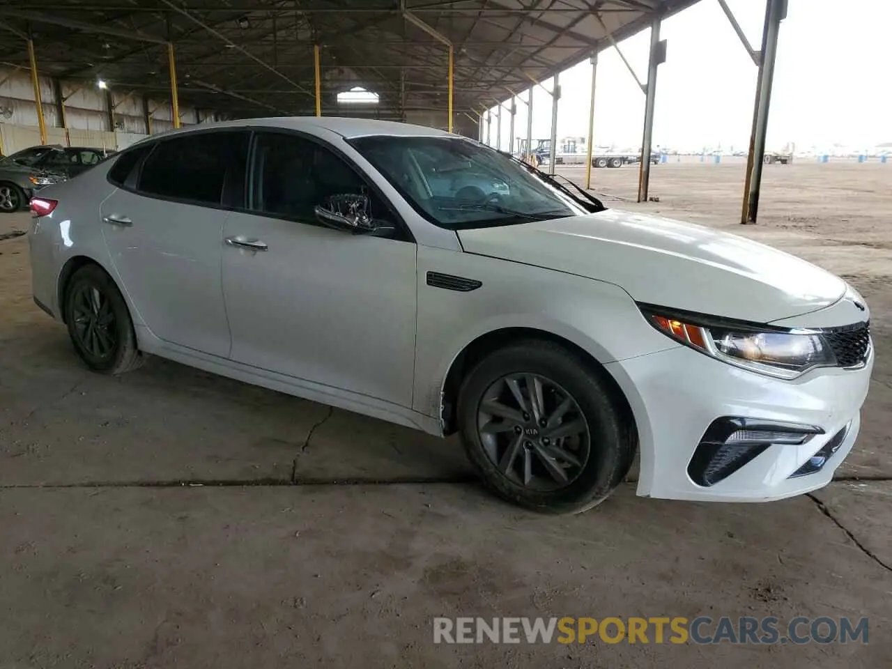 4 Photograph of a damaged car 5XXGT4L30LG397571 KIA OPTIMA 2020