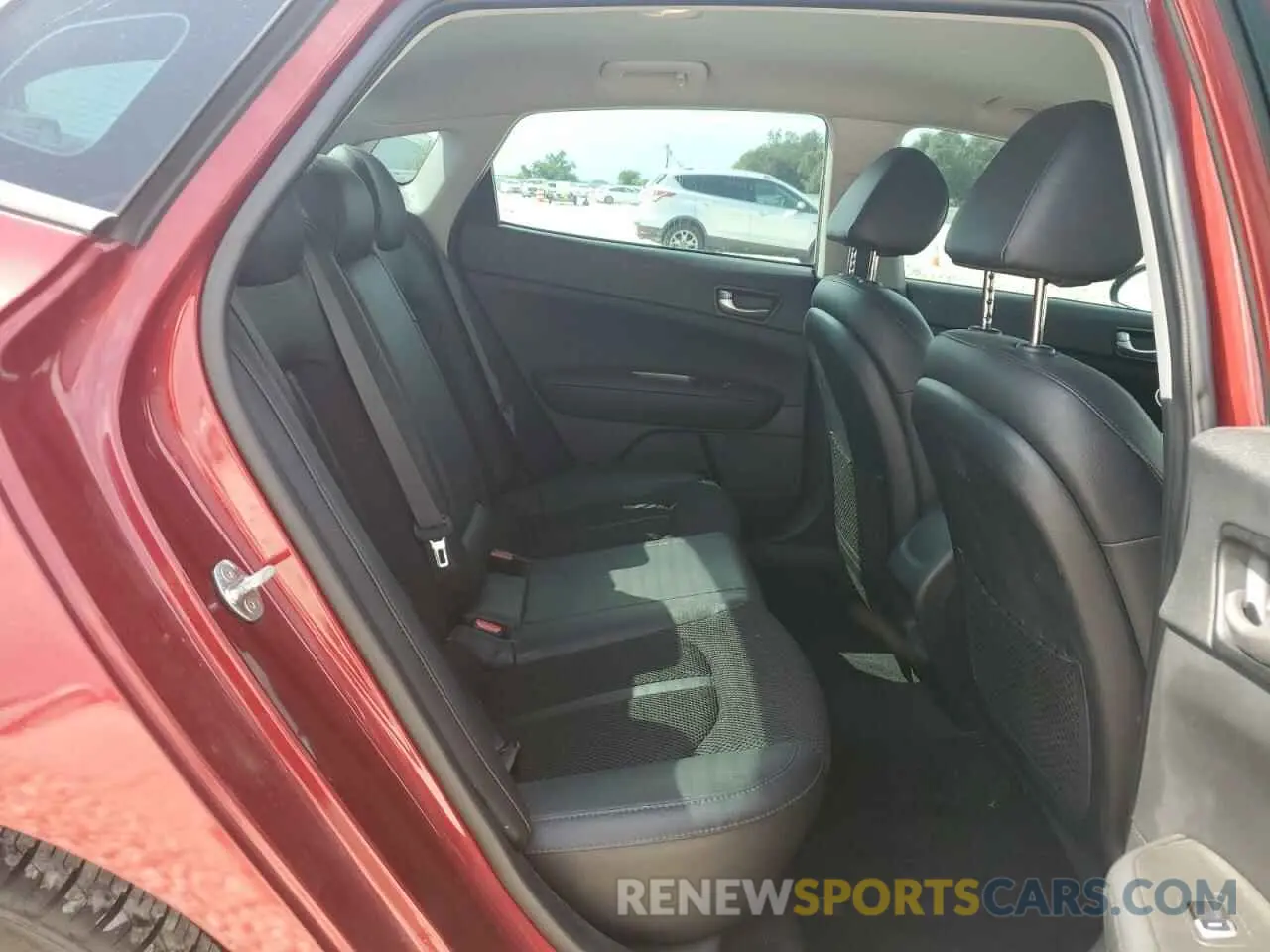 10 Photograph of a damaged car 5XXGT4L30LG405815 KIA OPTIMA 2020