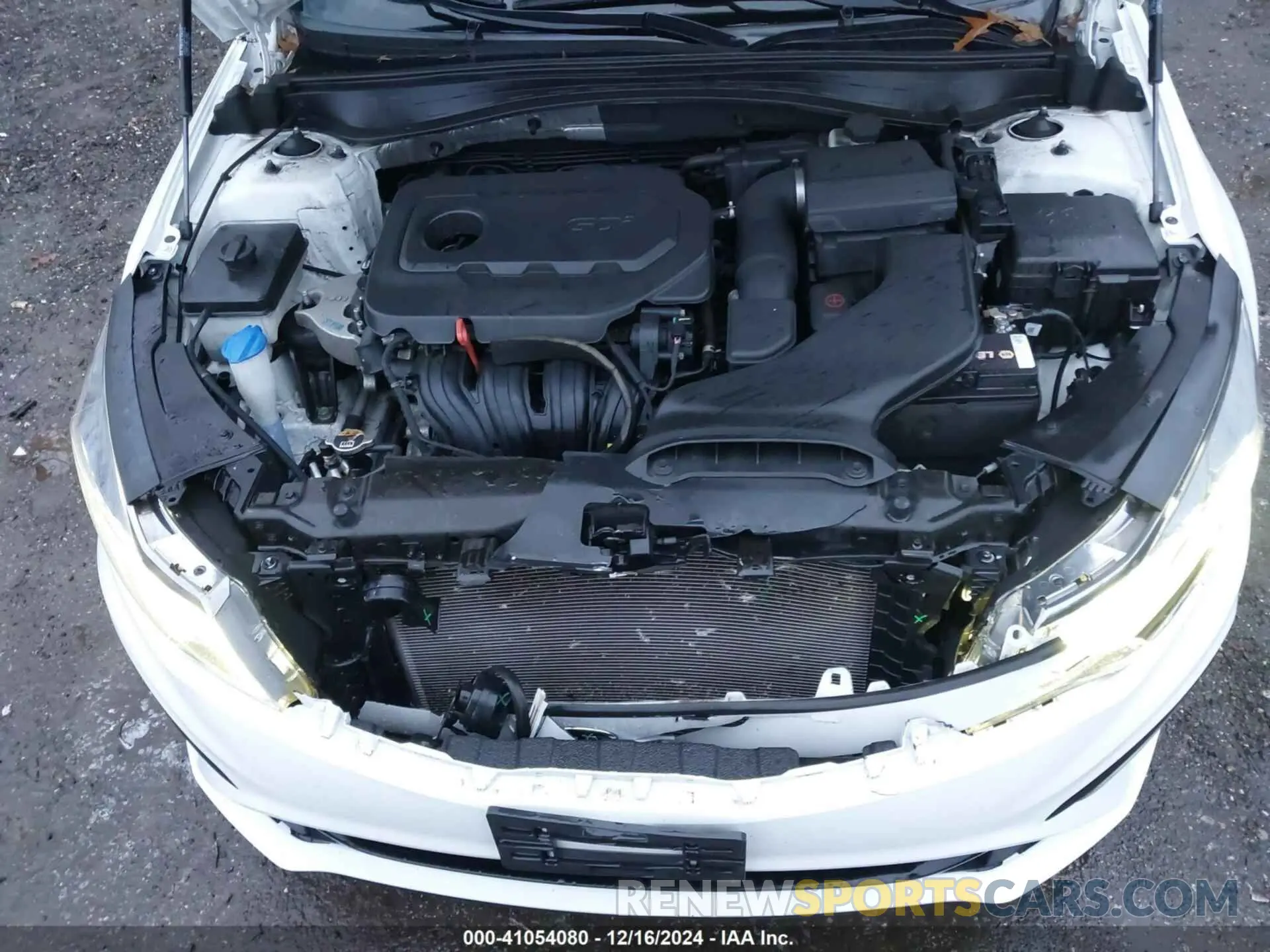 10 Photograph of a damaged car 5XXGT4L30LG407841 KIA OPTIMA 2020