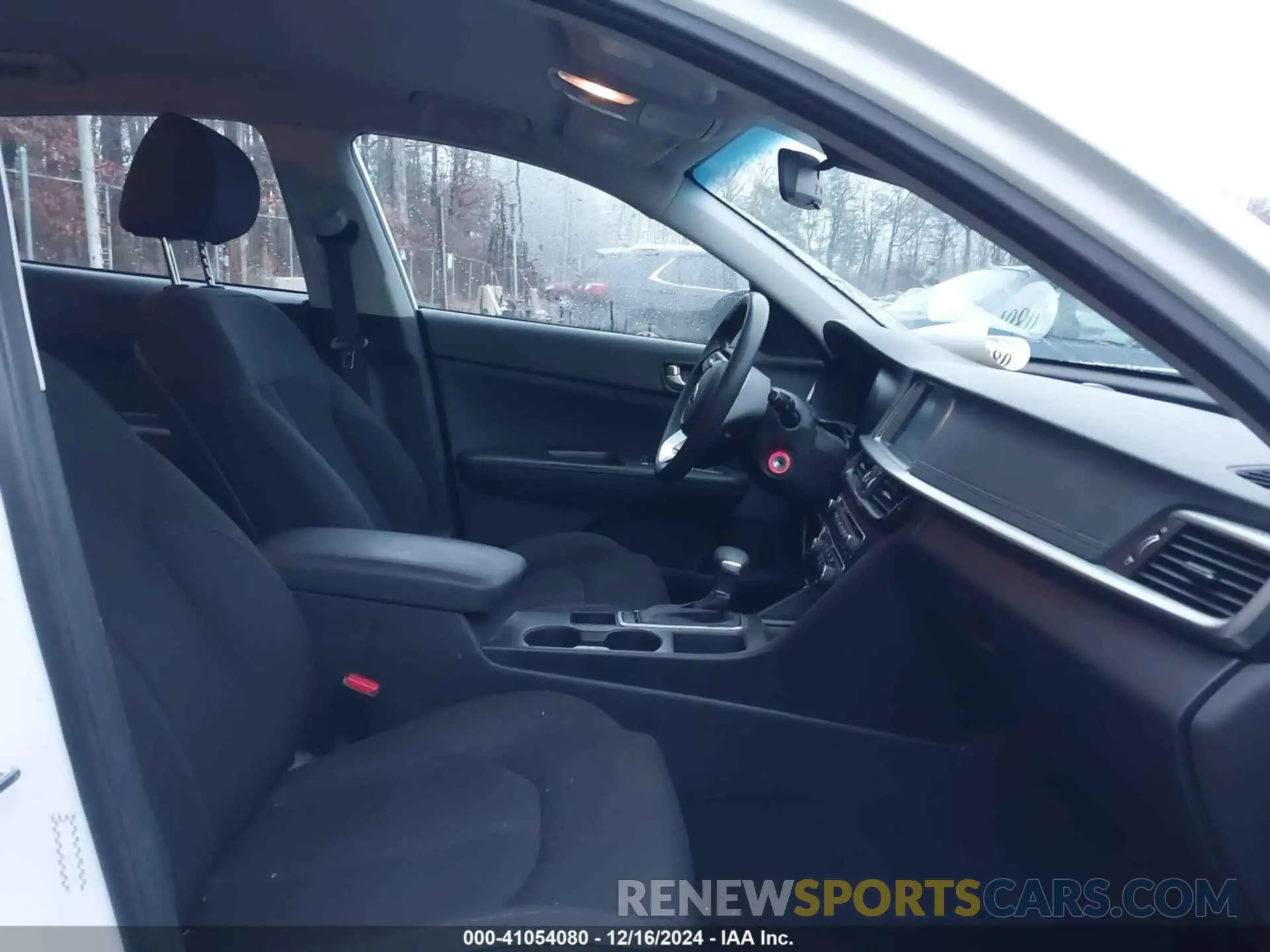 5 Photograph of a damaged car 5XXGT4L30LG407841 KIA OPTIMA 2020