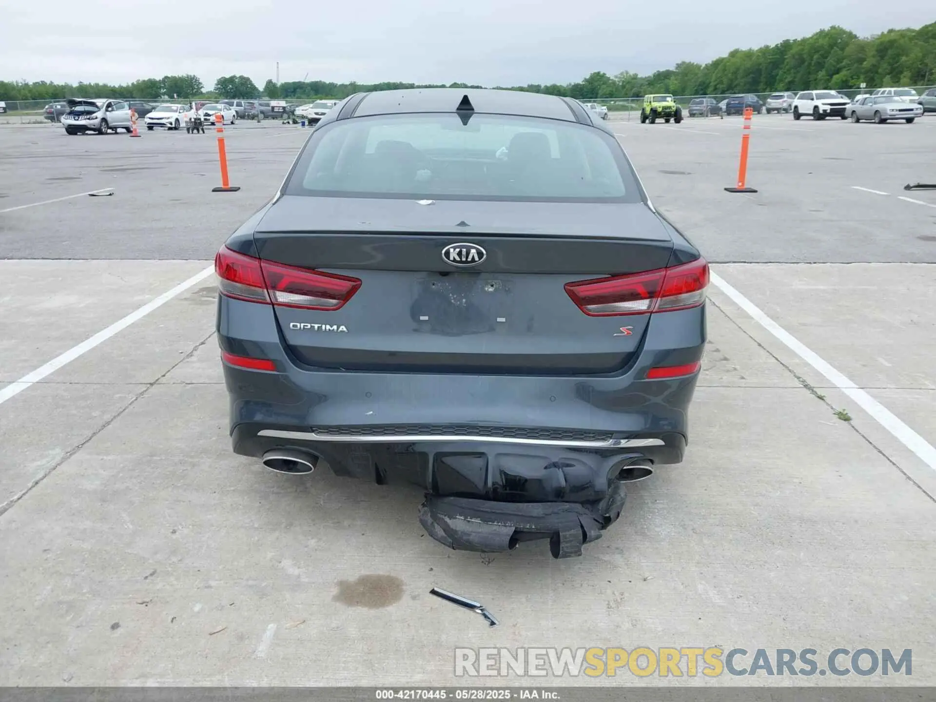 16 Photograph of a damaged car 5XXGT4L30LG410027 KIA OPTIMA 2020