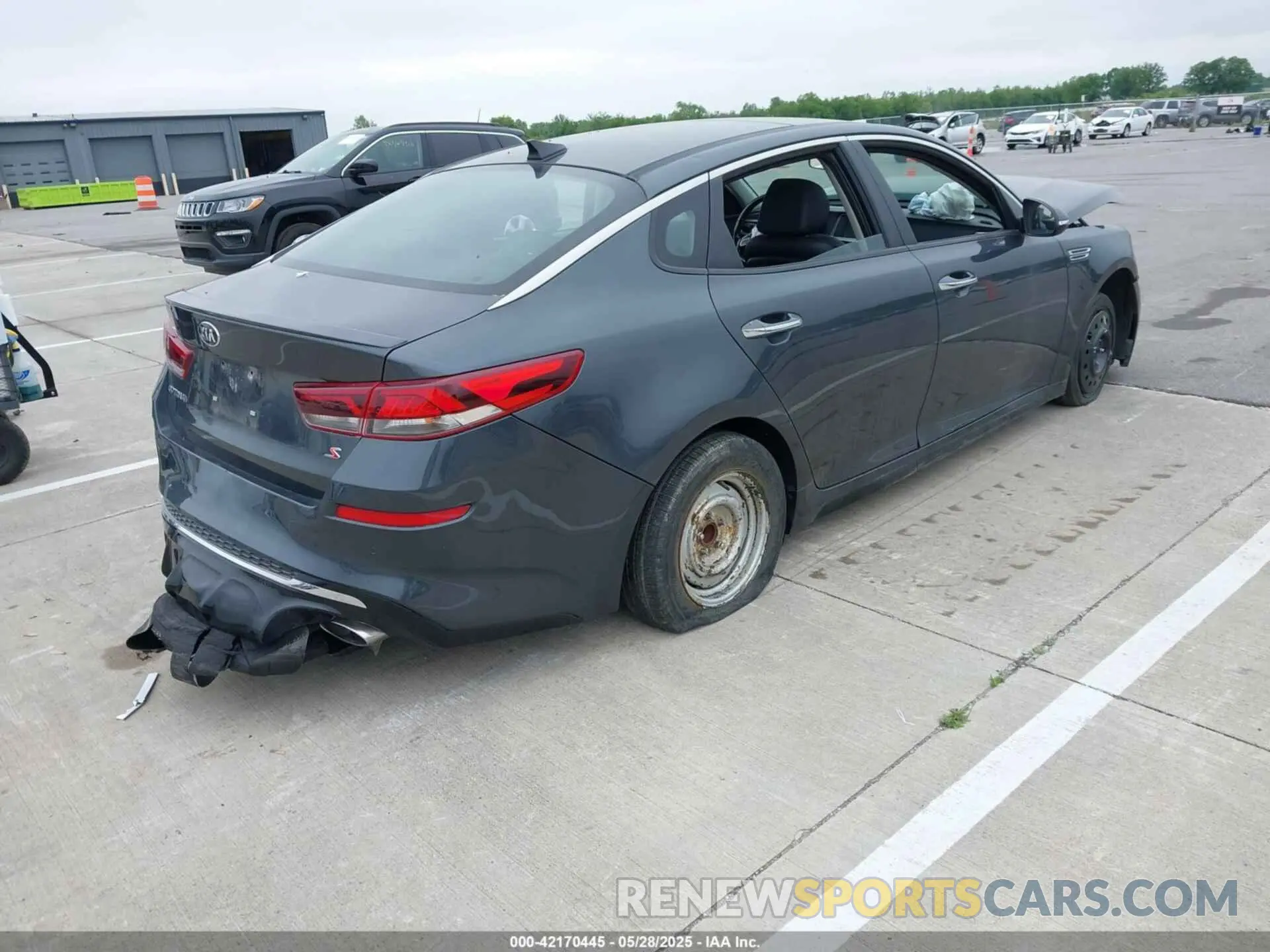 4 Photograph of a damaged car 5XXGT4L30LG410027 KIA OPTIMA 2020
