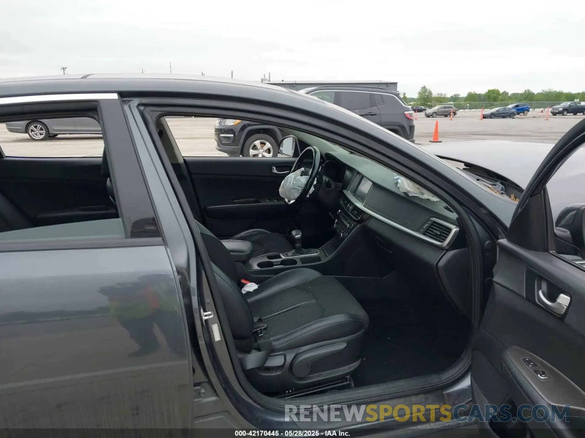 5 Photograph of a damaged car 5XXGT4L30LG410027 KIA OPTIMA 2020