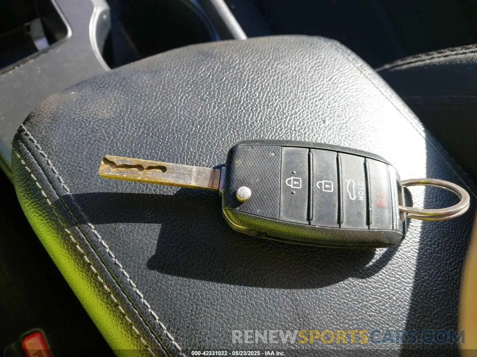 11 Photograph of a damaged car 5XXGT4L31LG380634 KIA OPTIMA 2020