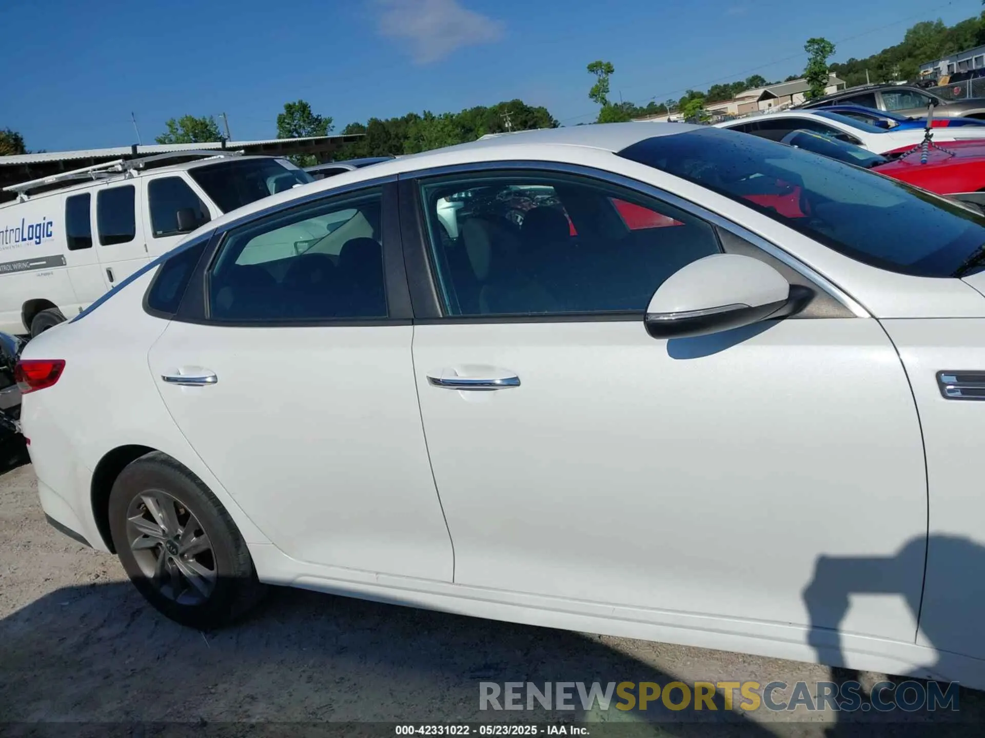13 Photograph of a damaged car 5XXGT4L31LG380634 KIA OPTIMA 2020