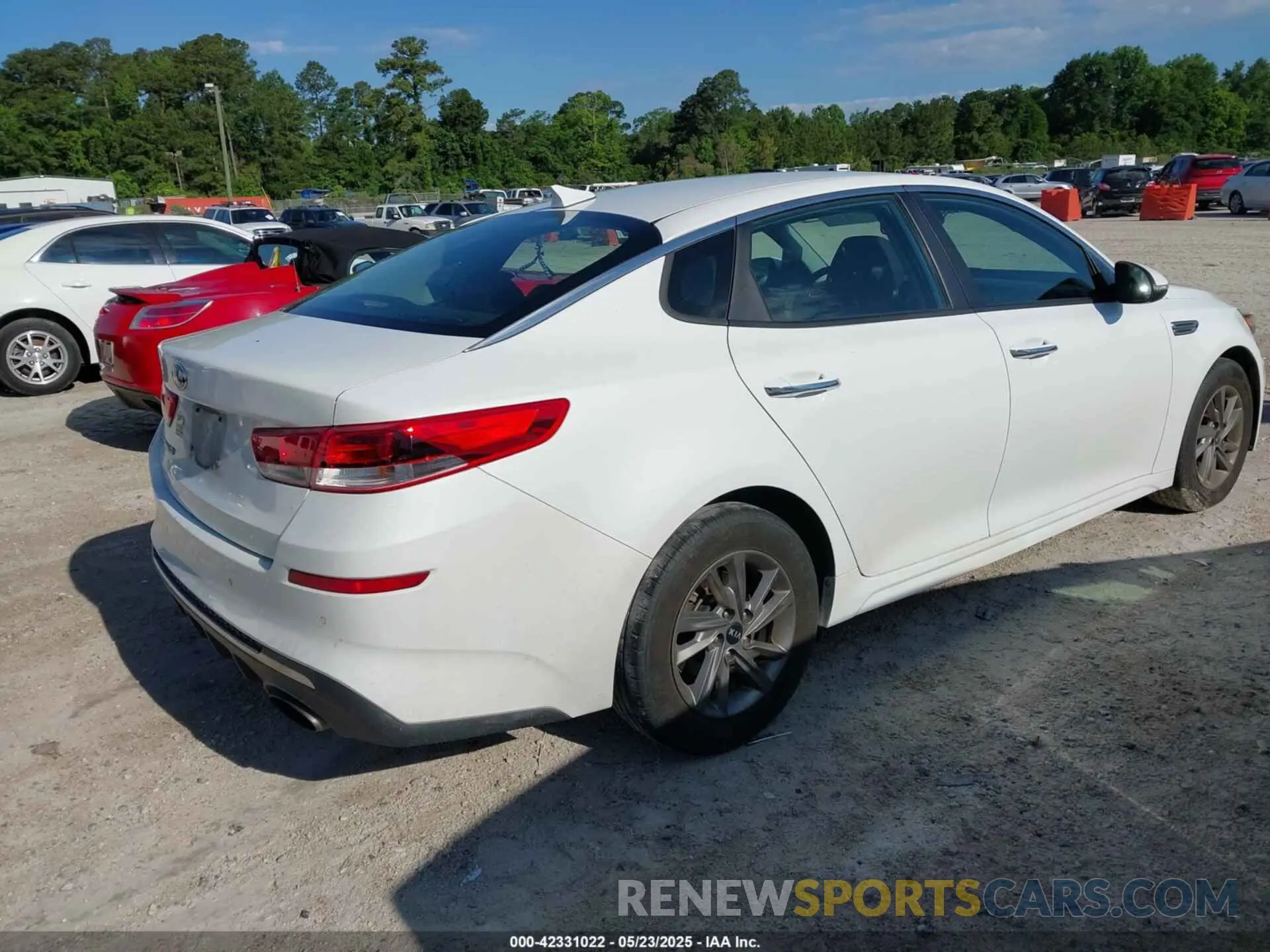 4 Photograph of a damaged car 5XXGT4L31LG380634 KIA OPTIMA 2020