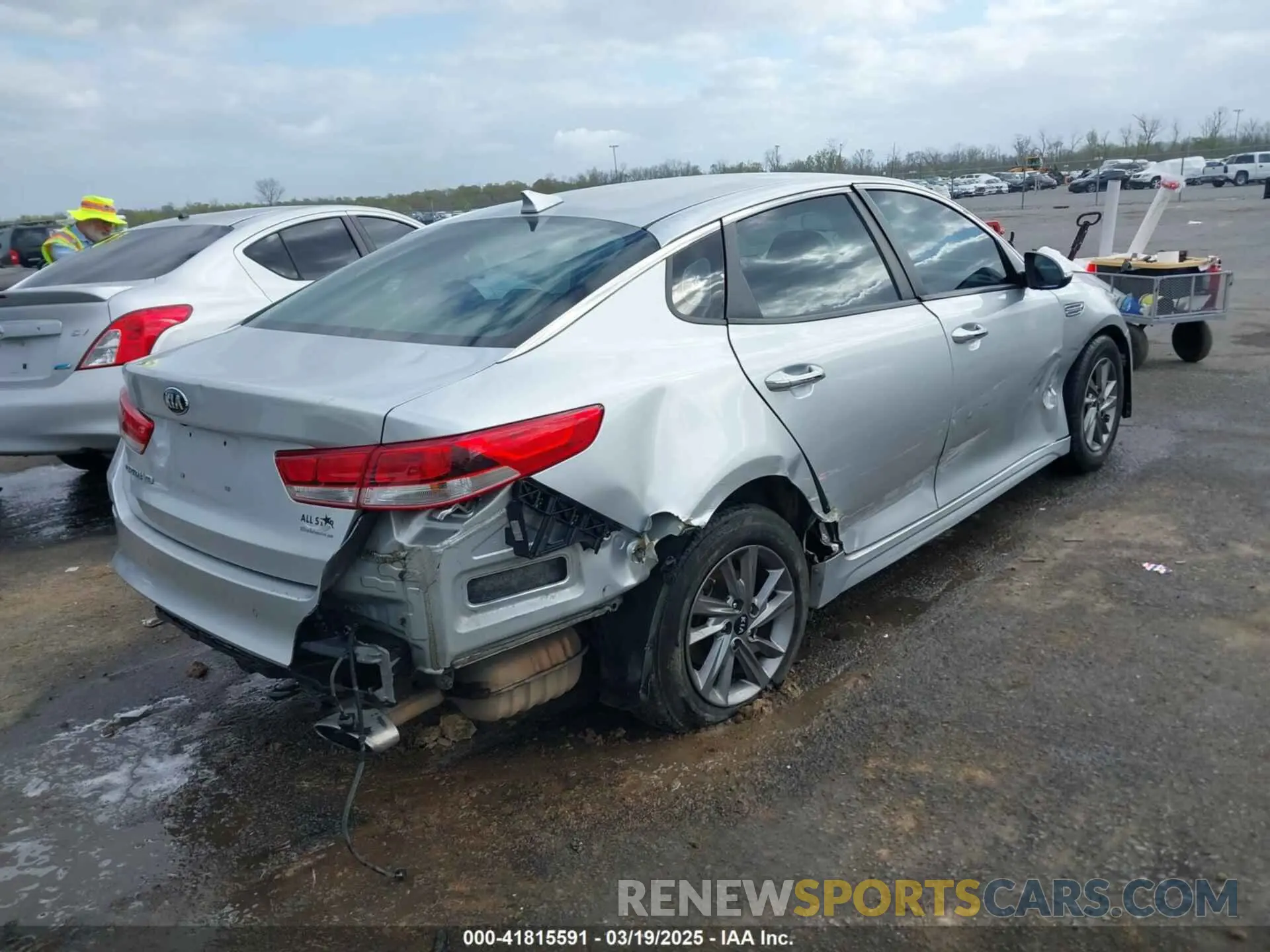 4 Photograph of a damaged car 5XXGT4L31LG380858 KIA OPTIMA 2020