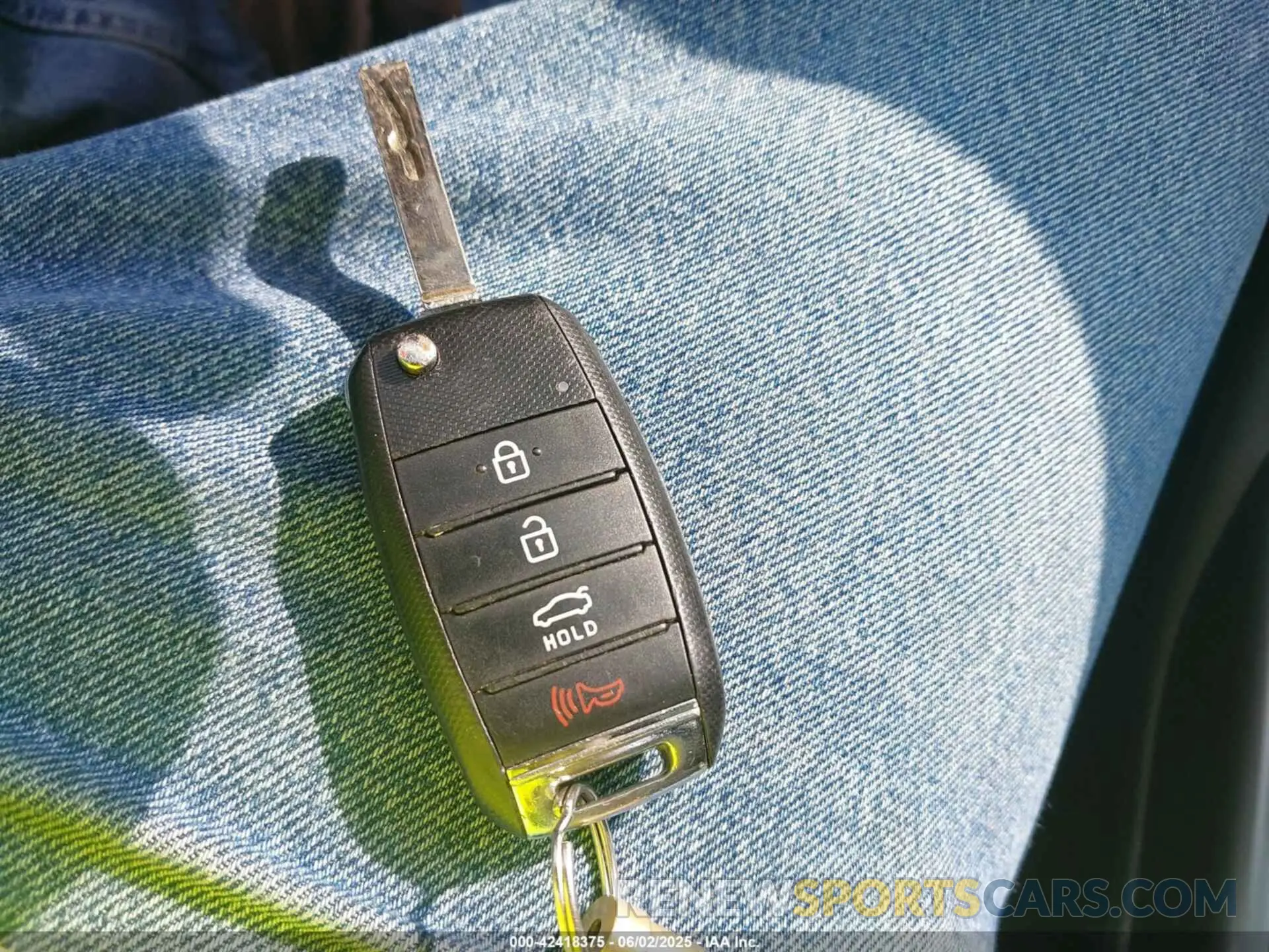 11 Photograph of a damaged car 5XXGT4L31LG381038 KIA OPTIMA 2020