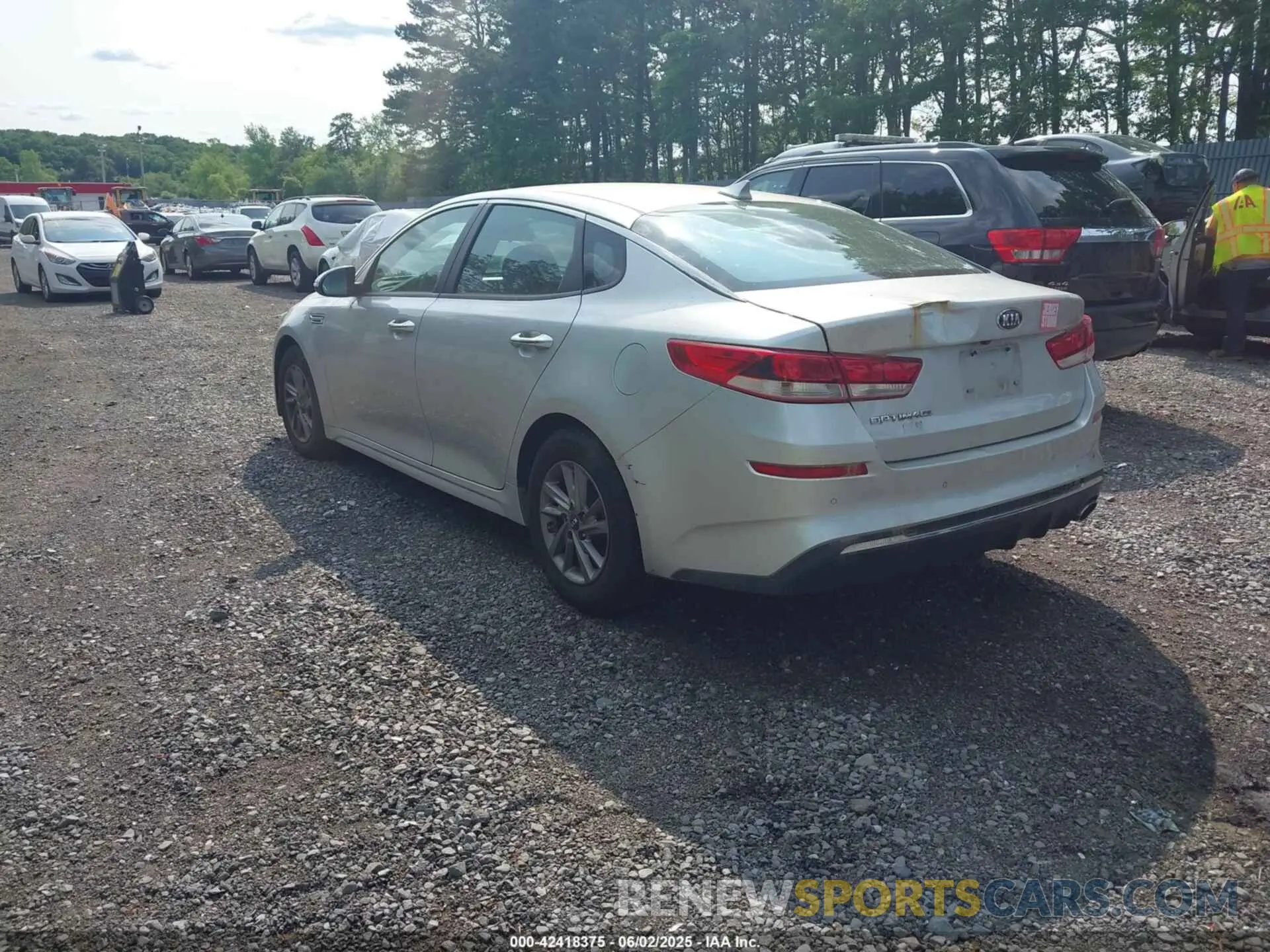3 Photograph of a damaged car 5XXGT4L31LG381038 KIA OPTIMA 2020