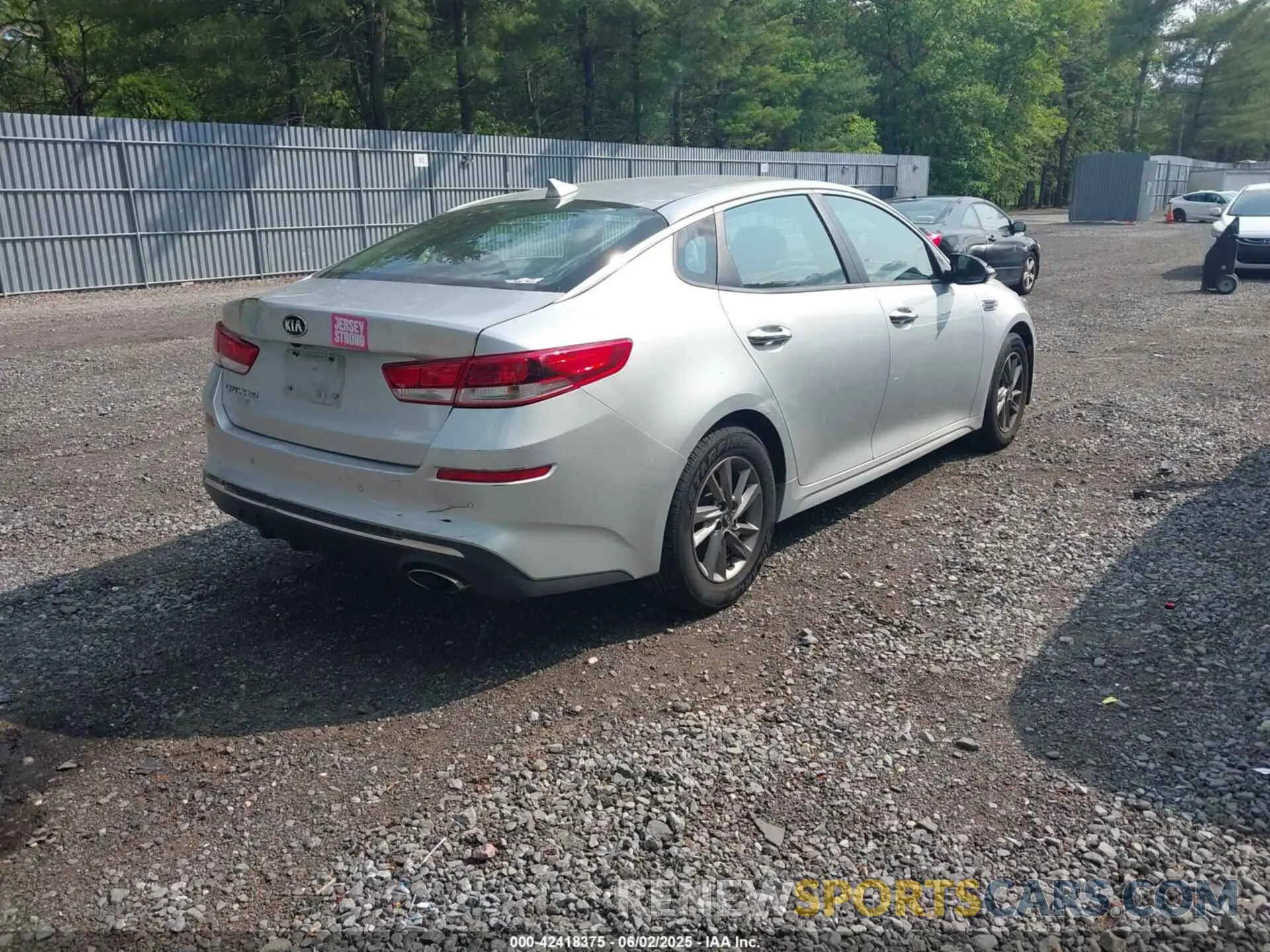 4 Photograph of a damaged car 5XXGT4L31LG381038 KIA OPTIMA 2020