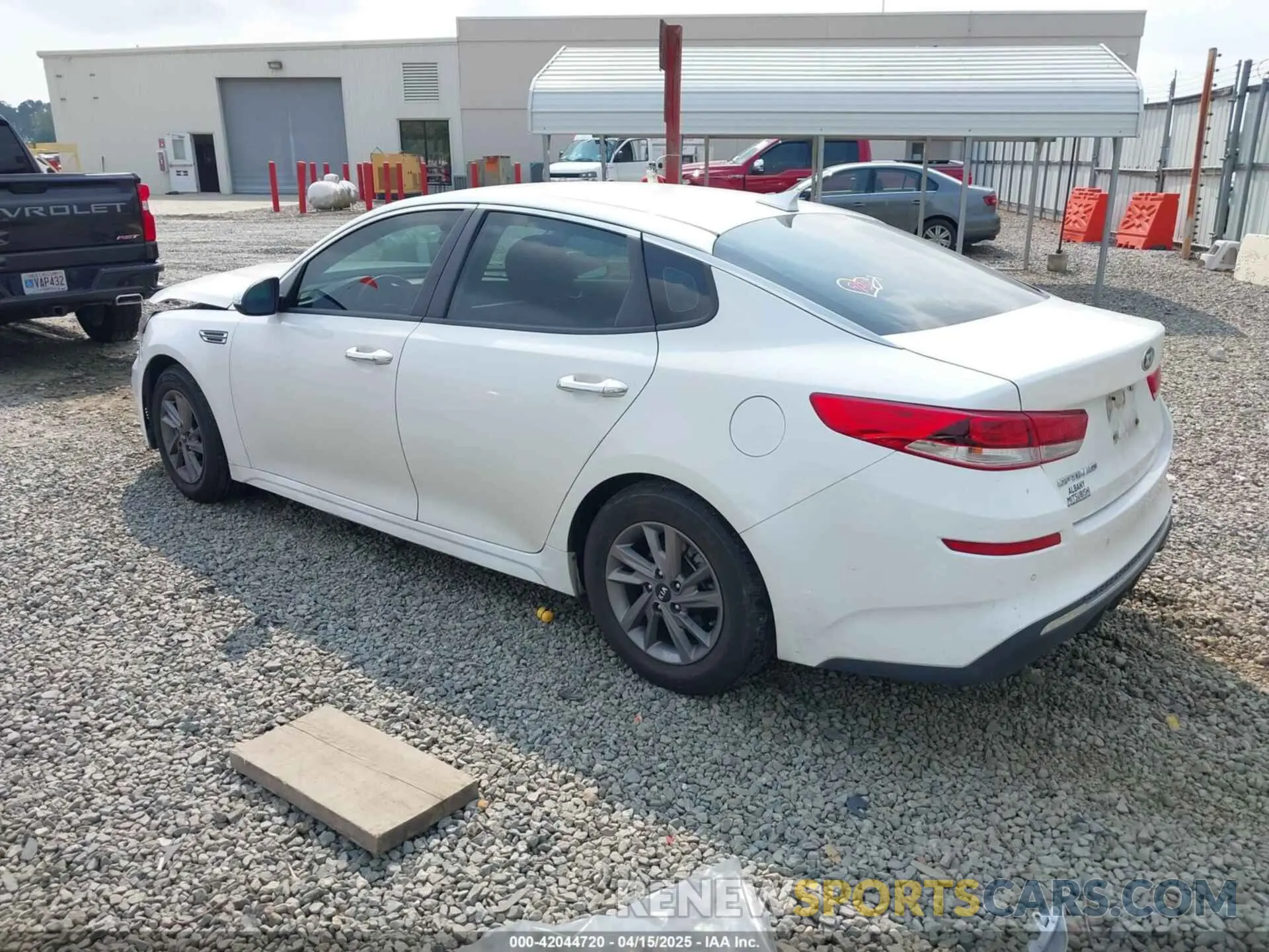 3 Photograph of a damaged car 5XXGT4L31LG381346 KIA OPTIMA 2020