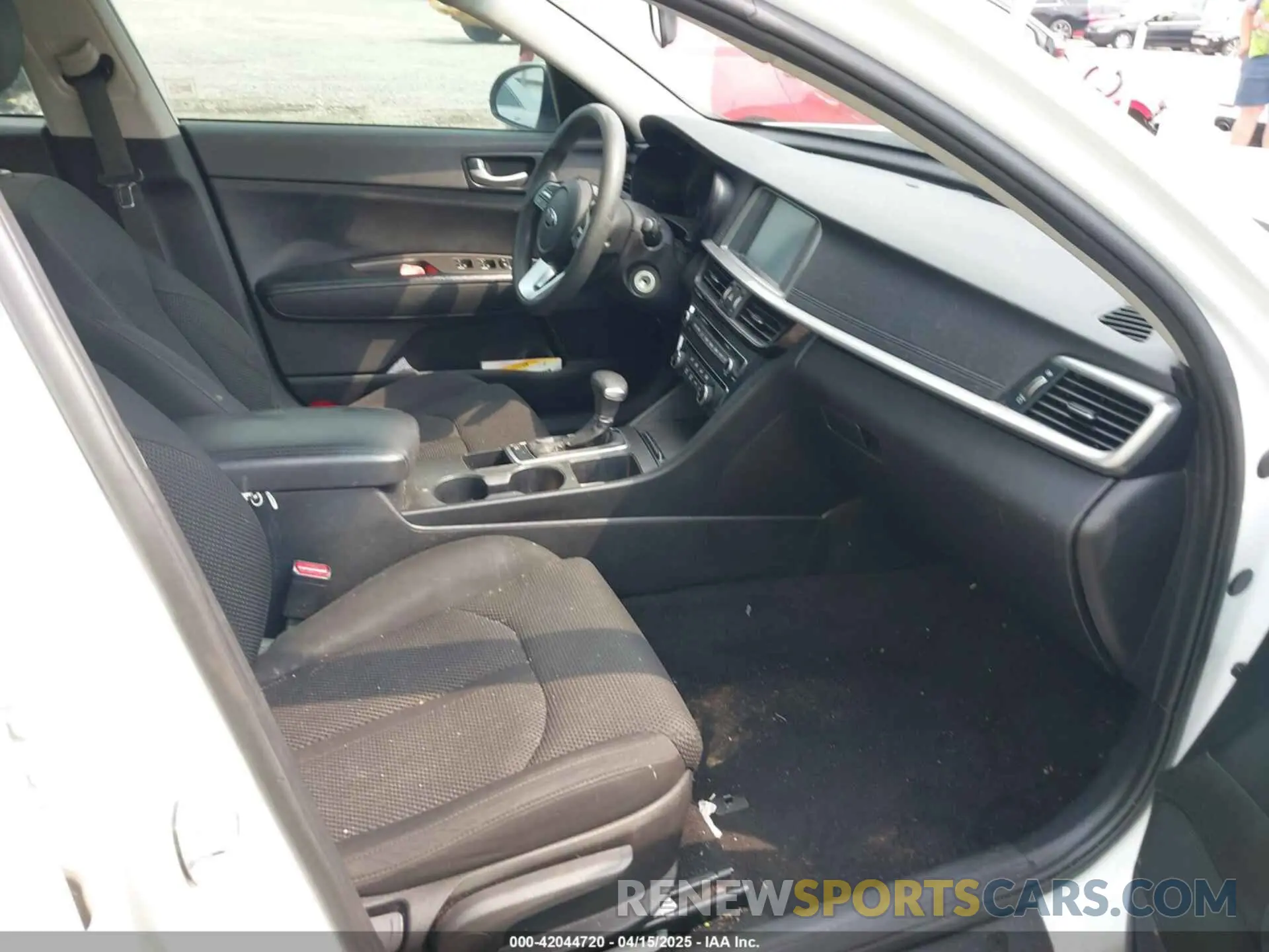 5 Photograph of a damaged car 5XXGT4L31LG381346 KIA OPTIMA 2020