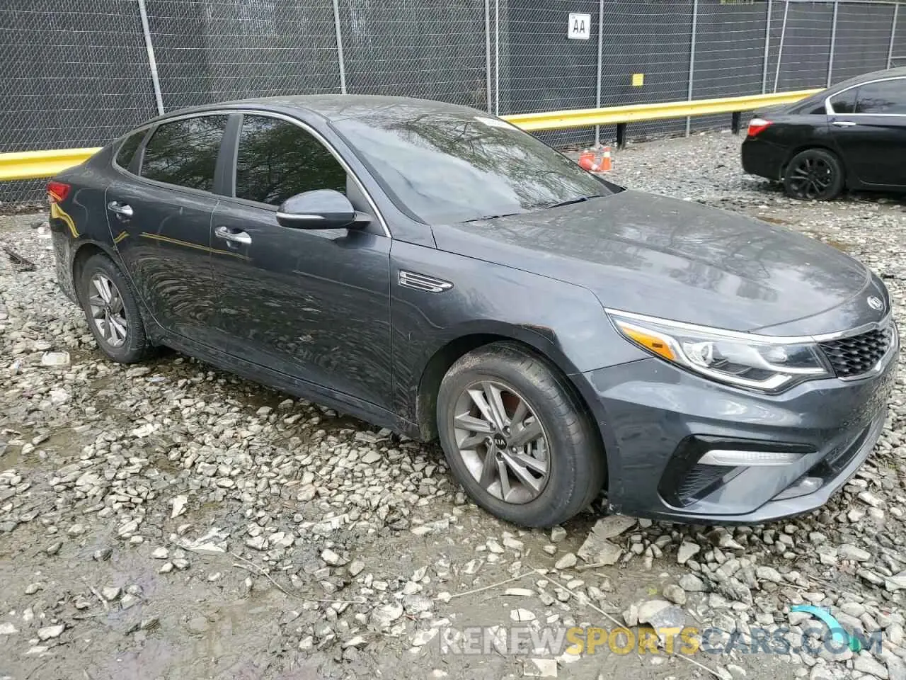 4 Photograph of a damaged car 5XXGT4L31LG382853 KIA OPTIMA 2020