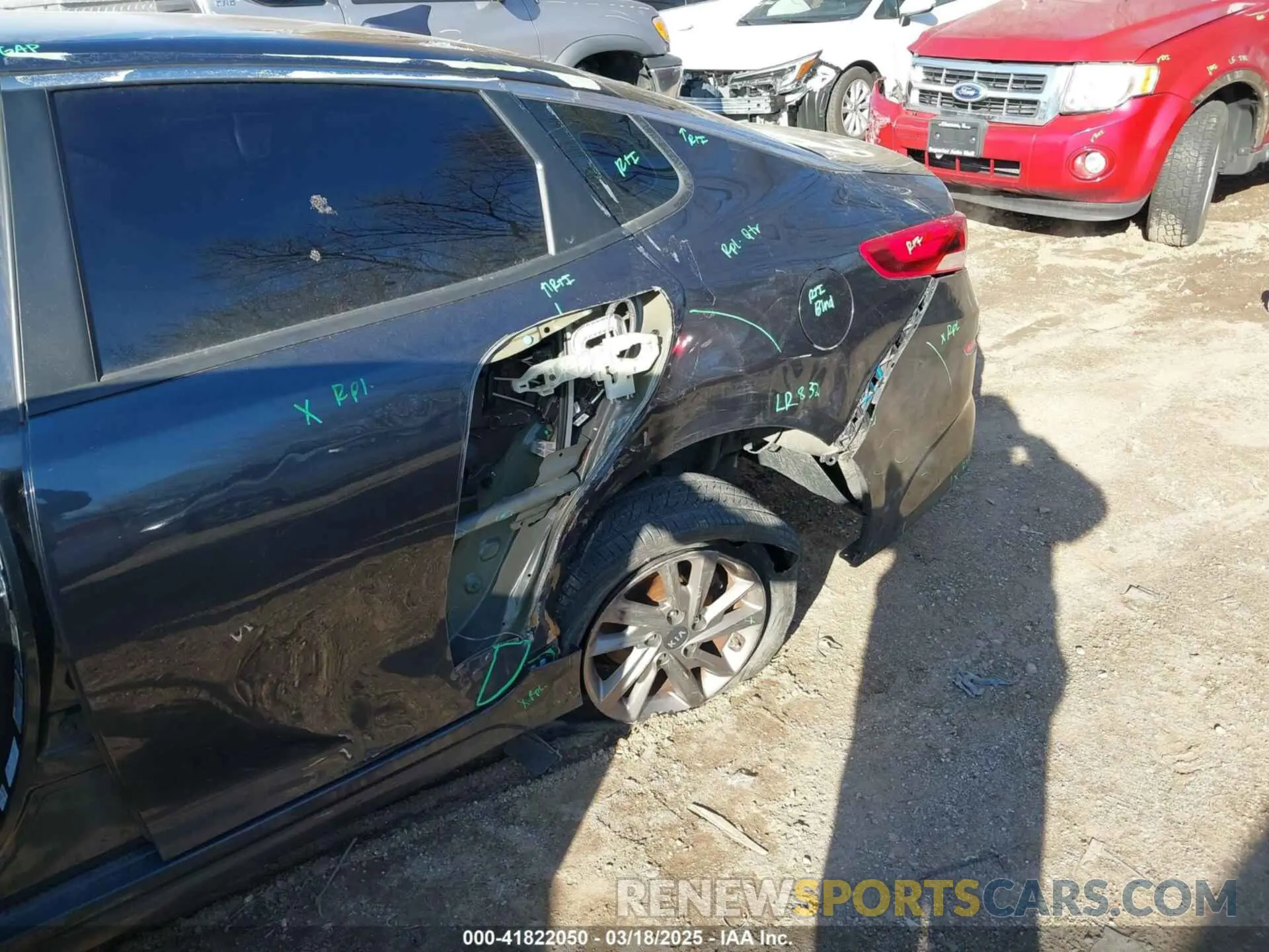 6 Photograph of a damaged car 5XXGT4L31LG384991 KIA OPTIMA 2020