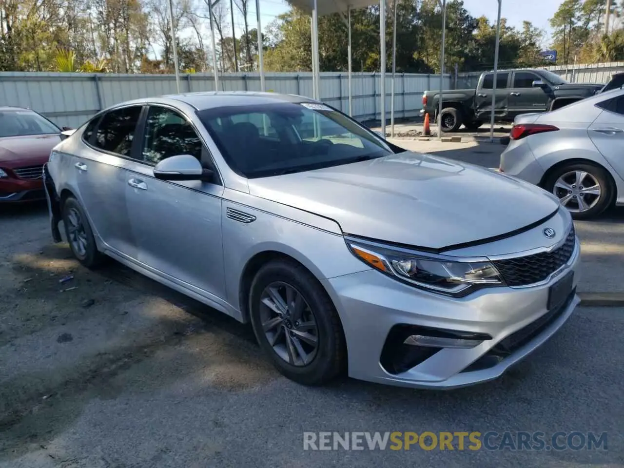 4 Photograph of a damaged car 5XXGT4L31LG386692 KIA OPTIMA 2020