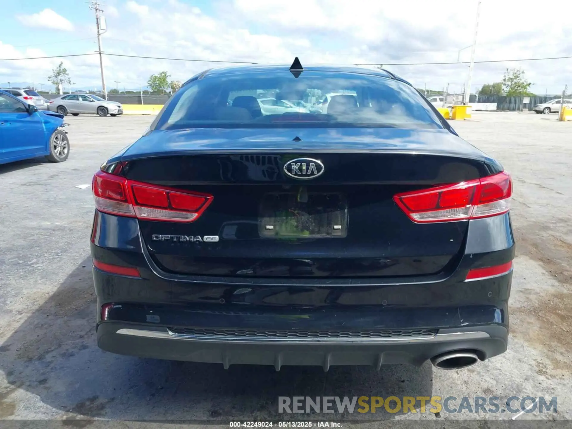 17 Photograph of a damaged car 5XXGT4L31LG391343 KIA OPTIMA 2020