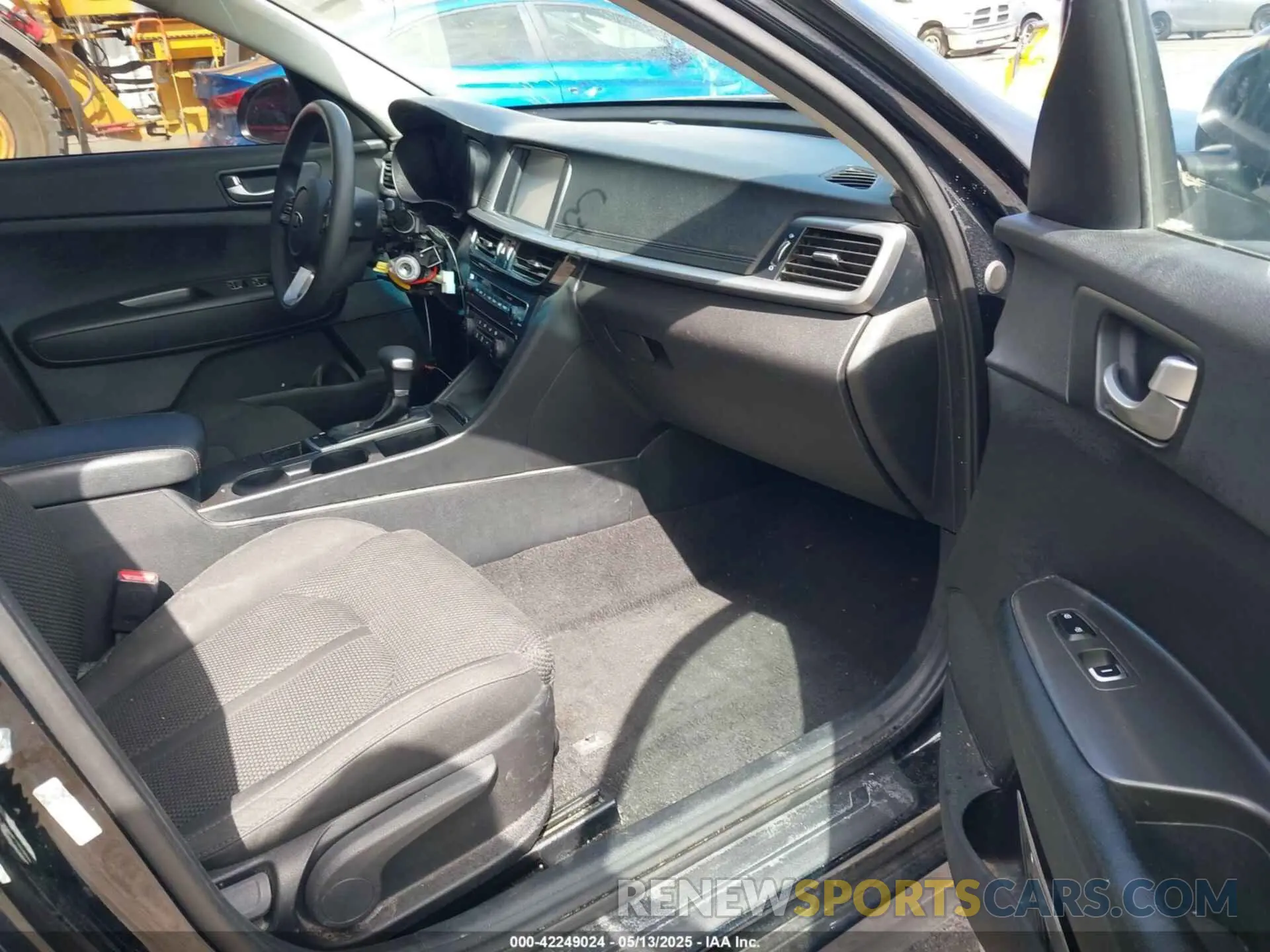 5 Photograph of a damaged car 5XXGT4L31LG391343 KIA OPTIMA 2020