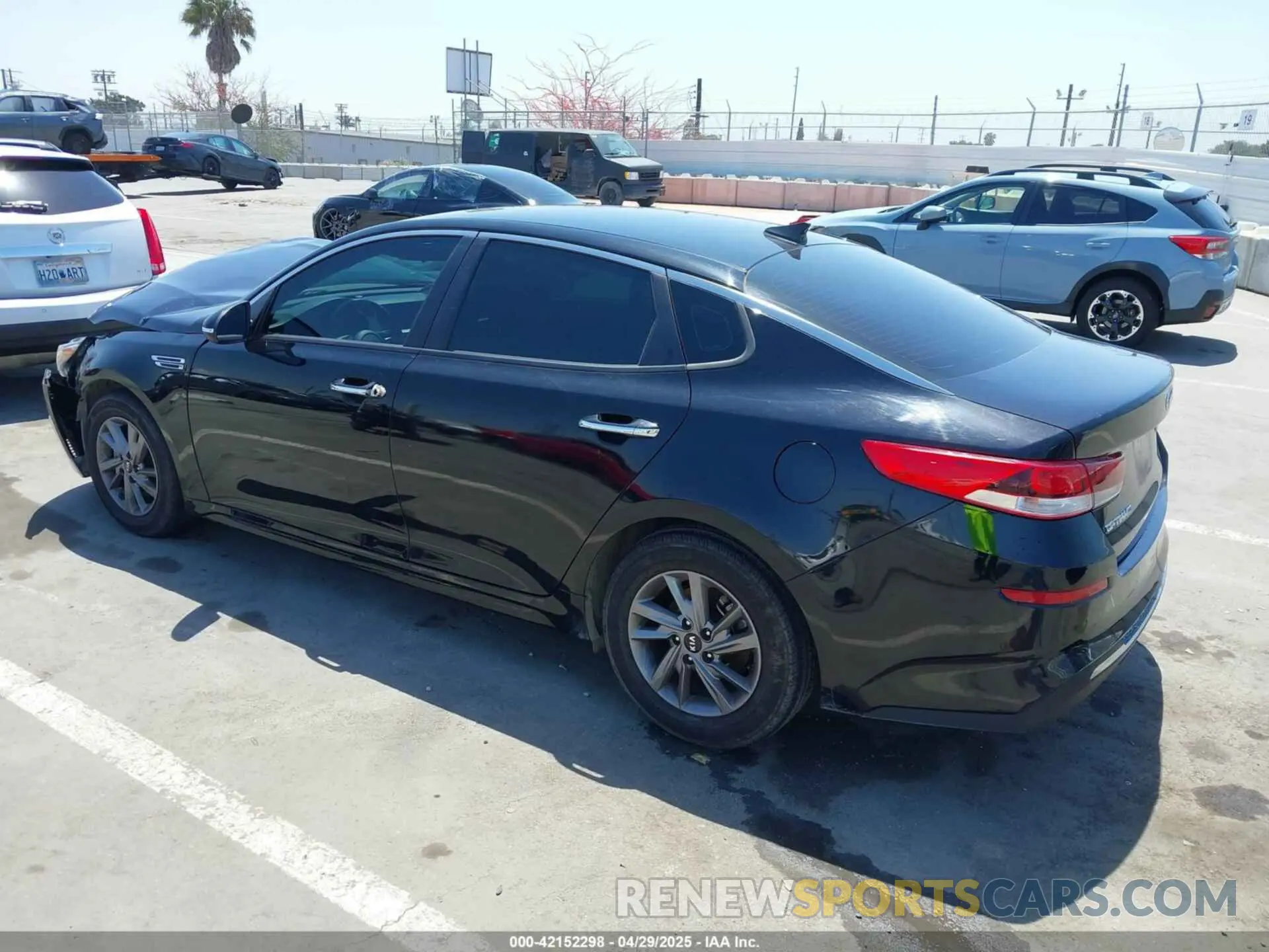 3 Photograph of a damaged car 5XXGT4L31LG391665 KIA OPTIMA 2020