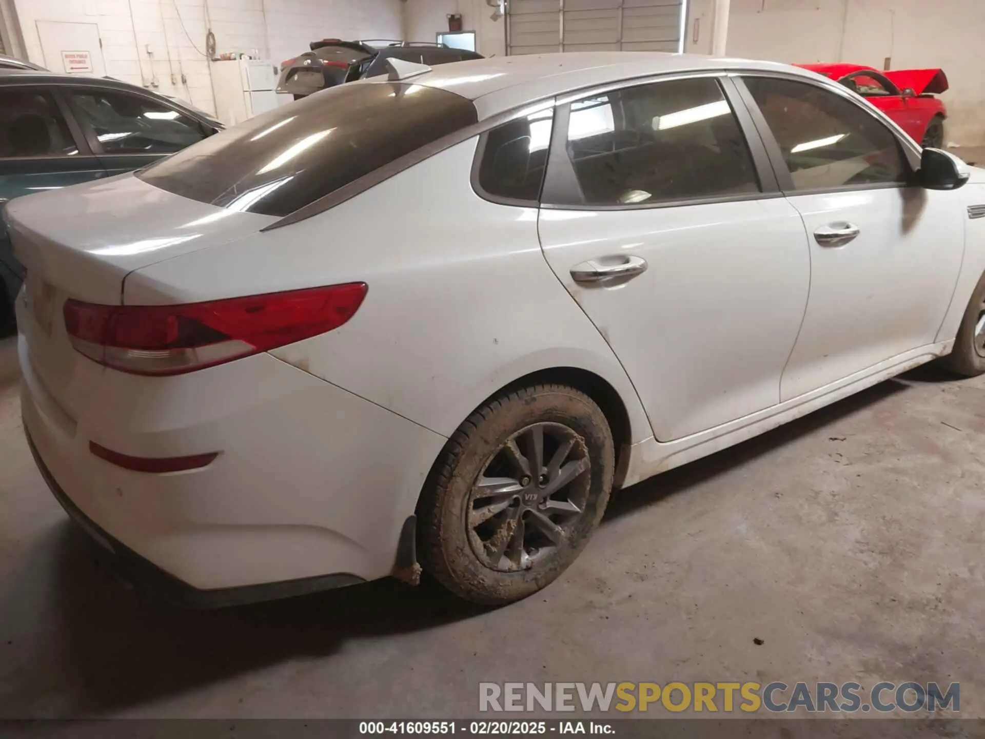 4 Photograph of a damaged car 5XXGT4L31LG399796 KIA OPTIMA 2020