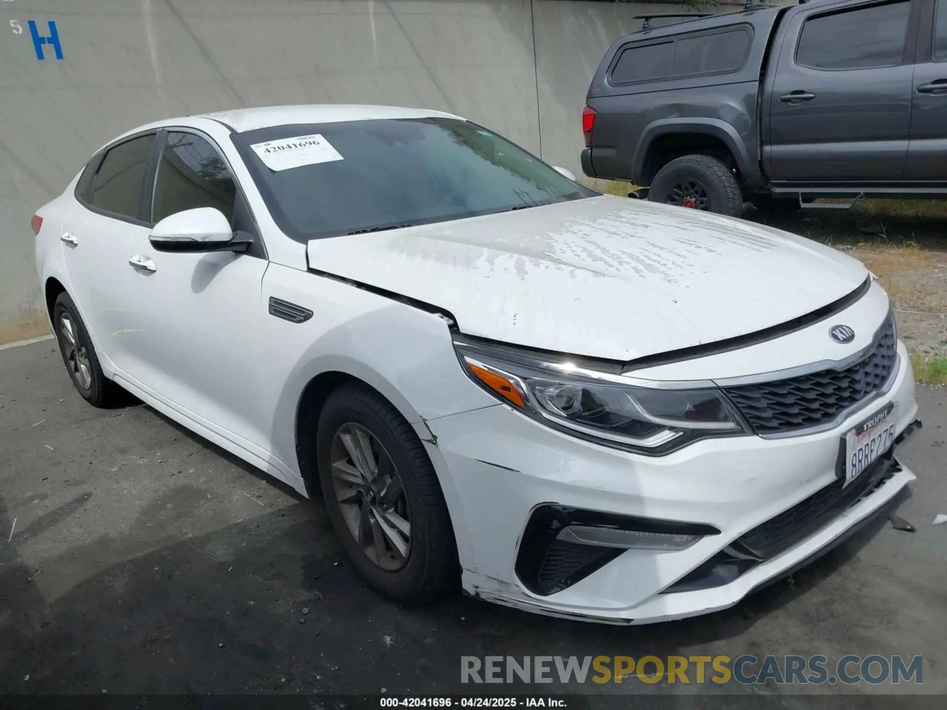 1 Photograph of a damaged car 5XXGT4L31LG415303 KIA OPTIMA 2020