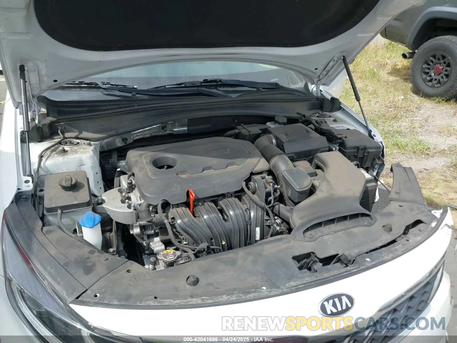 10 Photograph of a damaged car 5XXGT4L31LG415303 KIA OPTIMA 2020