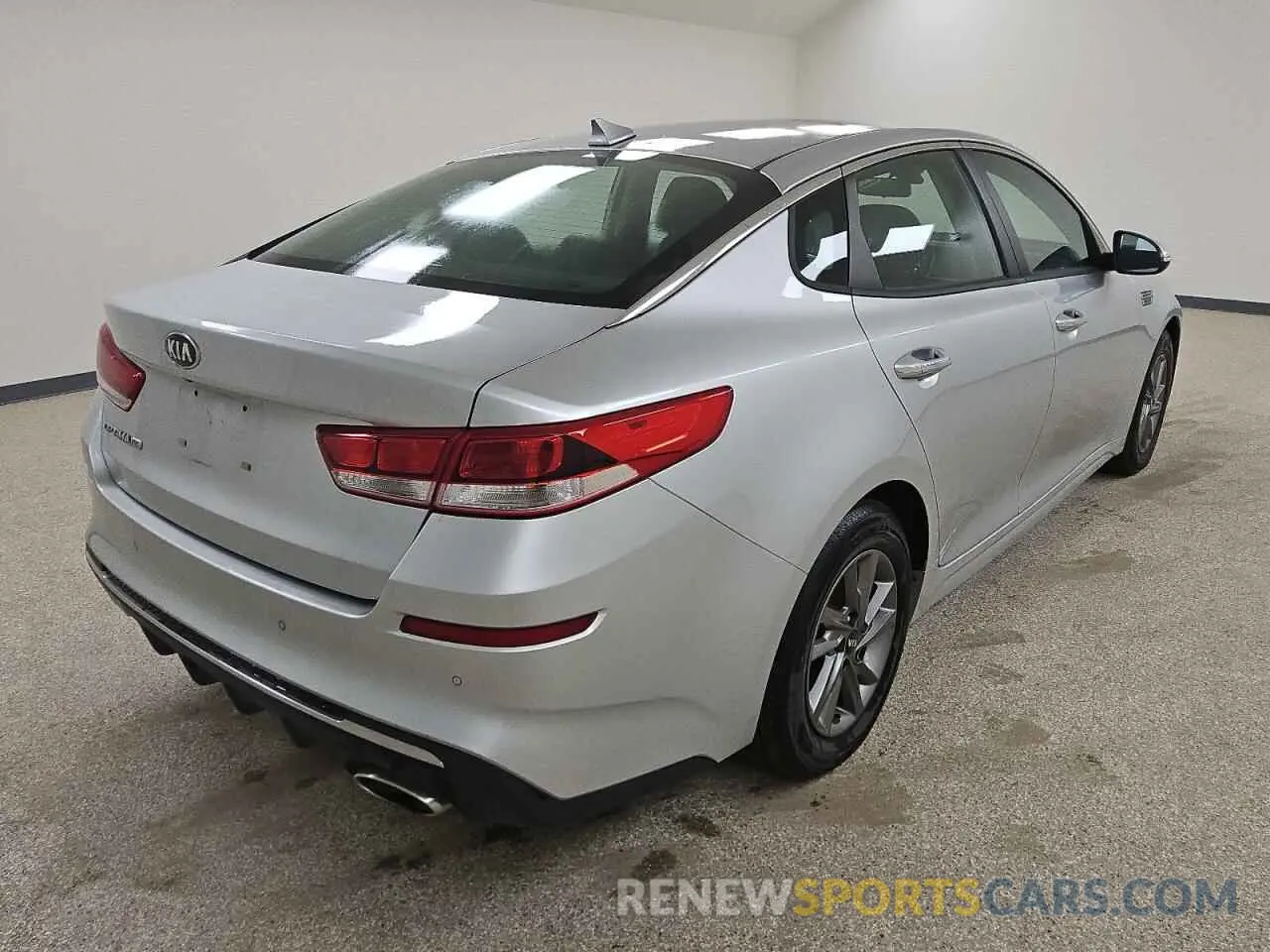 3 Photograph of a damaged car 5XXGT4L31LG425149 KIA OPTIMA 2020