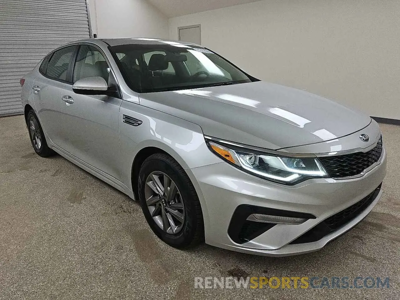 4 Photograph of a damaged car 5XXGT4L31LG425149 KIA OPTIMA 2020