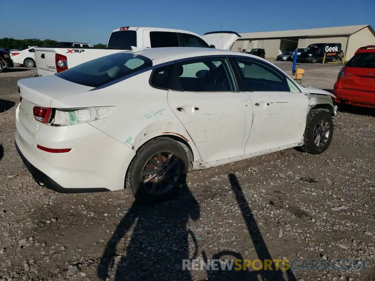 3 Photograph of a damaged car 5XXGT4L31LG427953 KIA OPTIMA 2020