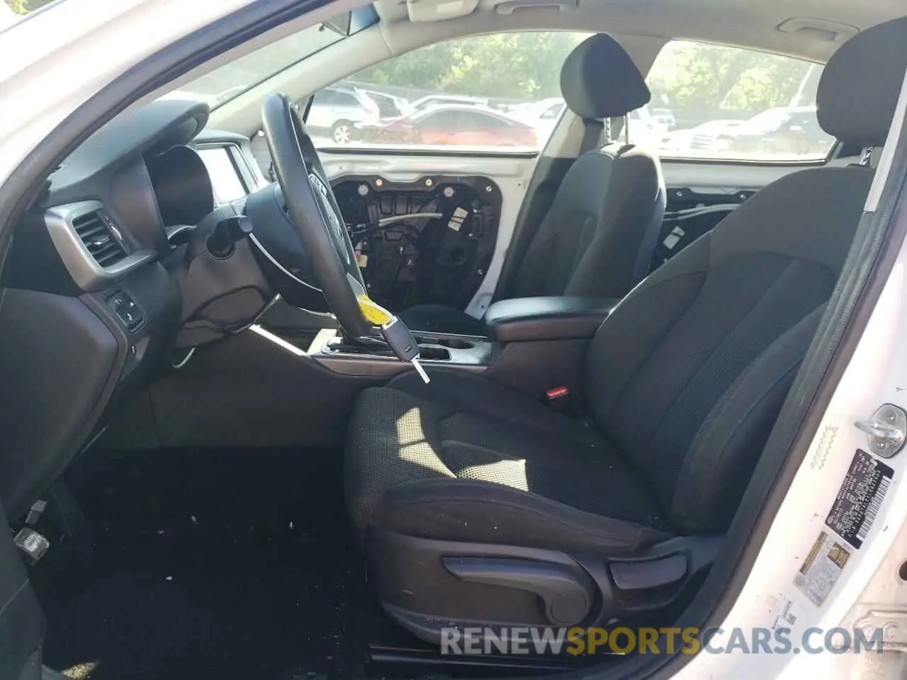7 Photograph of a damaged car 5XXGT4L31LG427953 KIA OPTIMA 2020