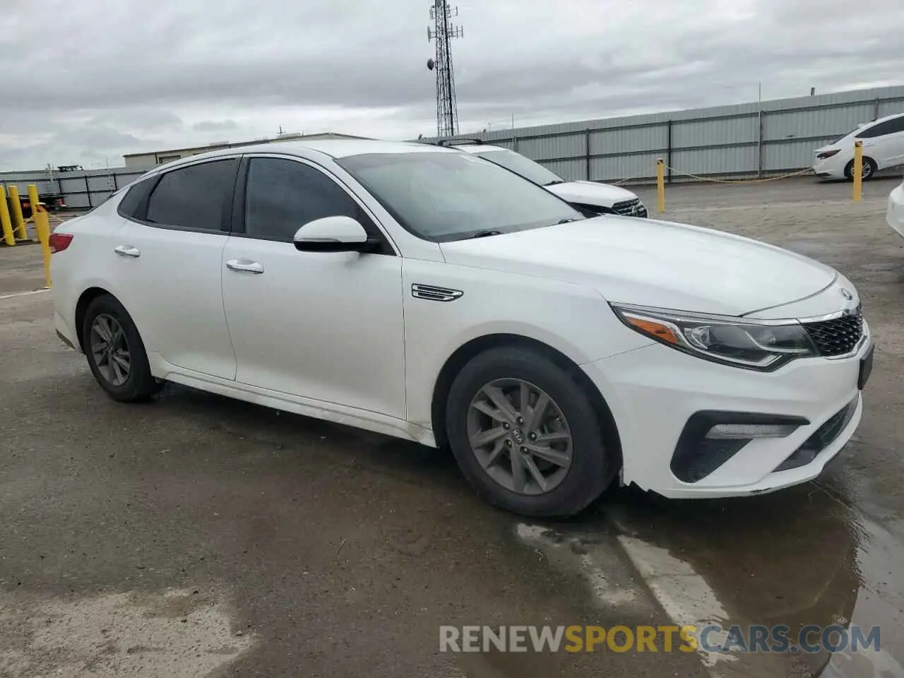 4 Photograph of a damaged car 5XXGT4L31LG431887 KIA OPTIMA 2020