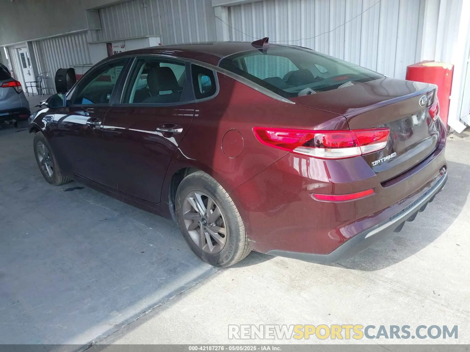 3 Photograph of a damaged car 5XXGT4L31LG444834 KIA OPTIMA 2020