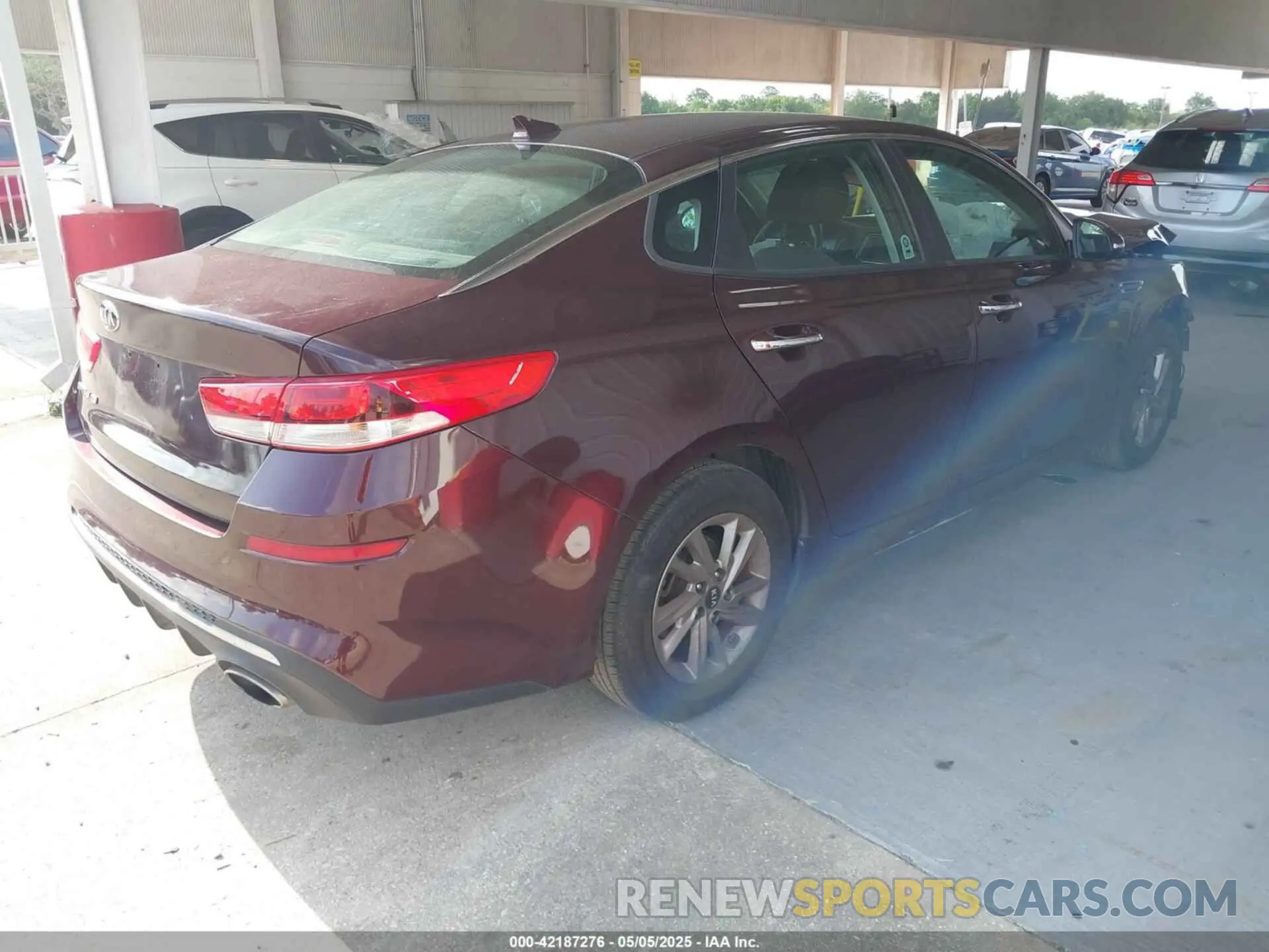 4 Photograph of a damaged car 5XXGT4L31LG444834 KIA OPTIMA 2020