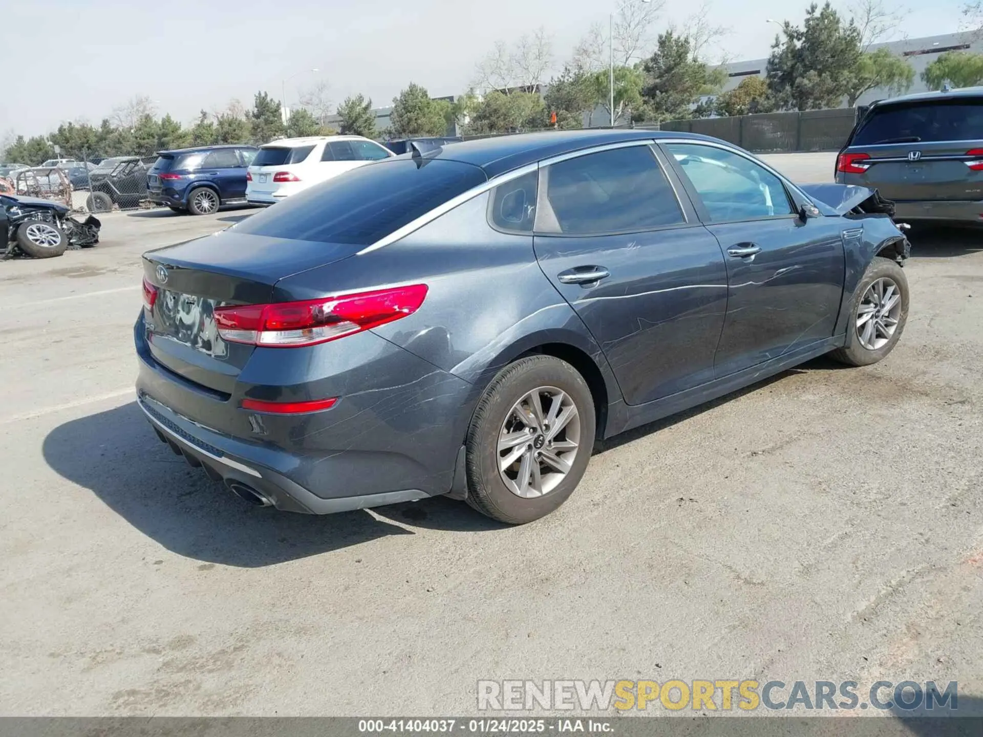 4 Photograph of a damaged car 5XXGT4L31LG447331 KIA OPTIMA 2020