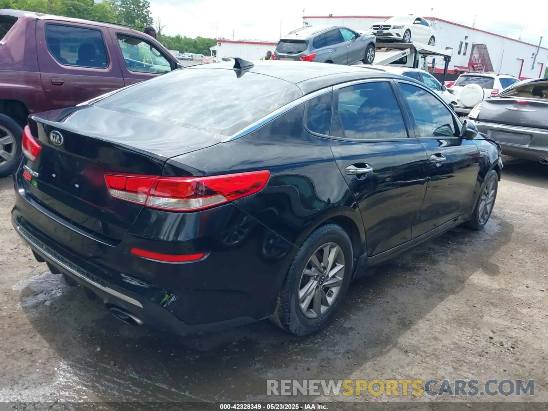 4 Photograph of a damaged car 5XXGT4L32LG398947 KIA OPTIMA 2020