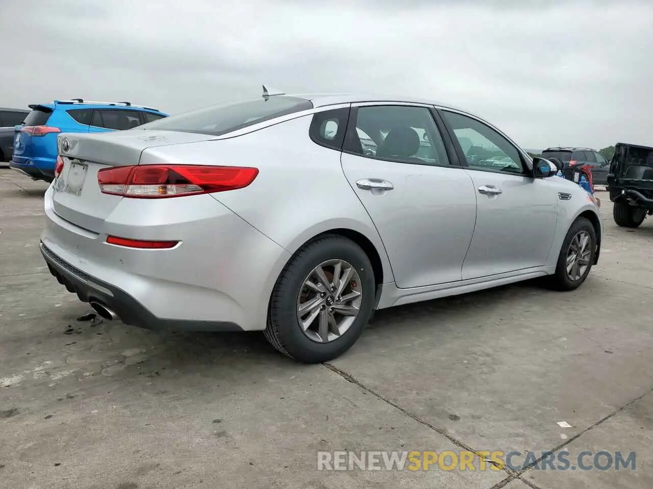 3 Photograph of a damaged car 5XXGT4L32LG413348 KIA OPTIMA 2020