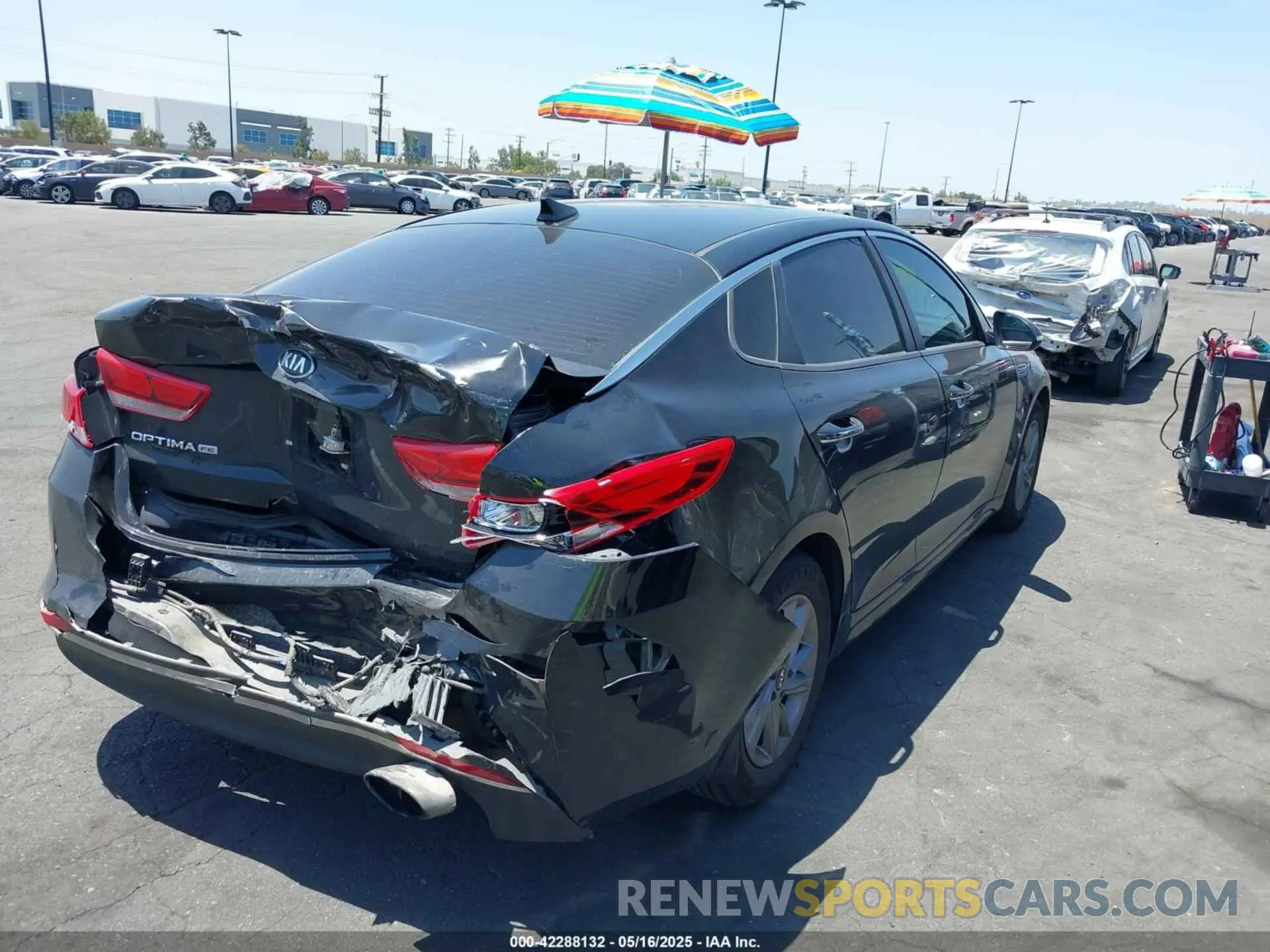 4 Photograph of a damaged car 5XXGT4L32LG420025 KIA OPTIMA 2020