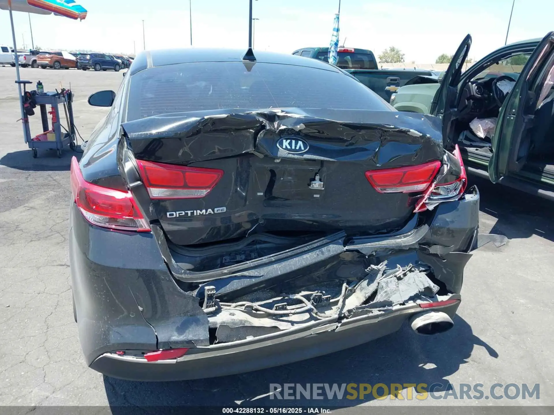 6 Photograph of a damaged car 5XXGT4L32LG420025 KIA OPTIMA 2020