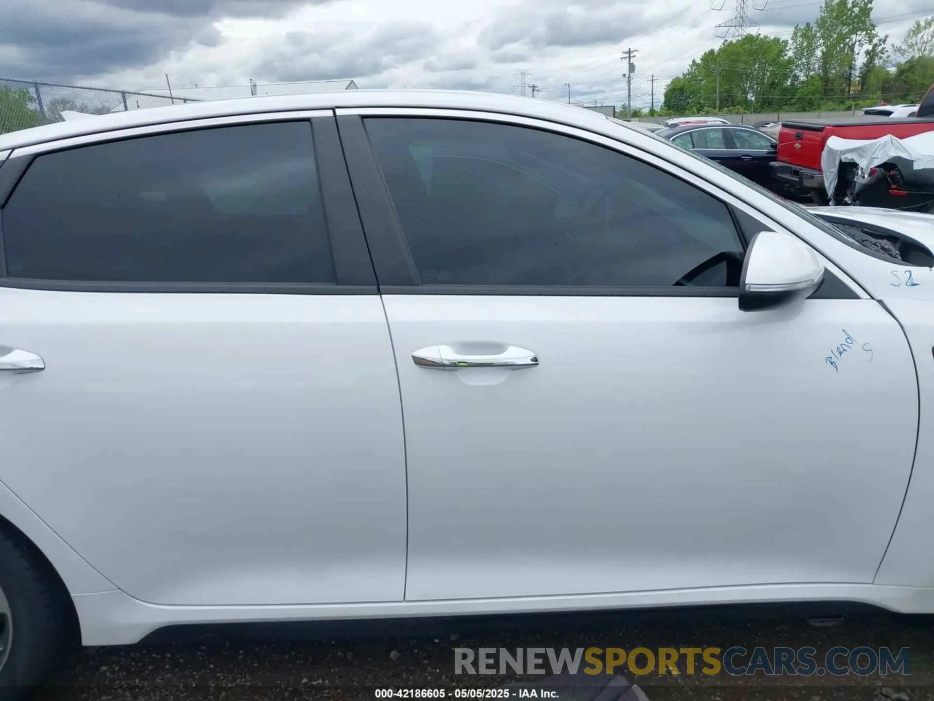 13 Photograph of a damaged car 5XXGT4L32LG422972 KIA OPTIMA 2020