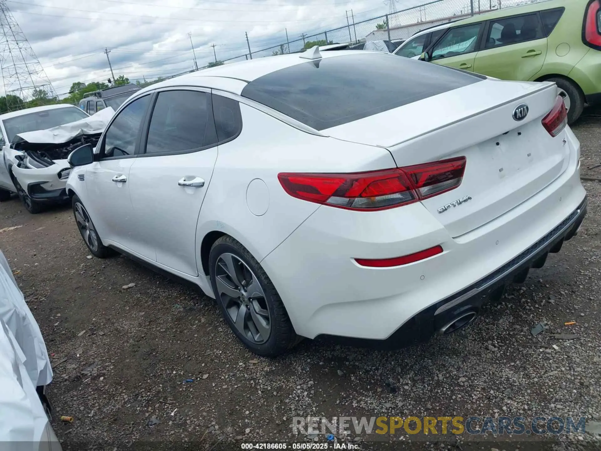 3 Photograph of a damaged car 5XXGT4L32LG422972 KIA OPTIMA 2020
