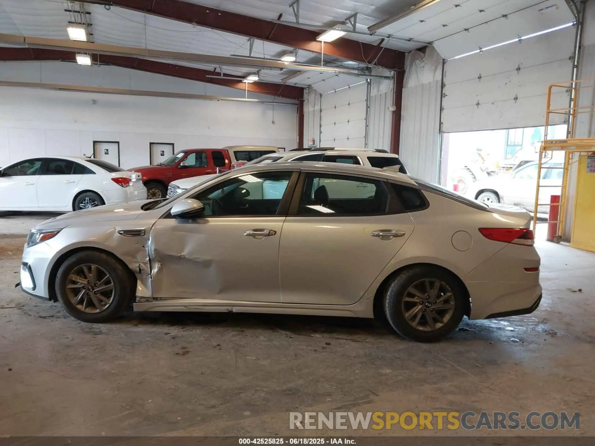 14 Photograph of a damaged car 5XXGT4L32LG424821 KIA OPTIMA 2020