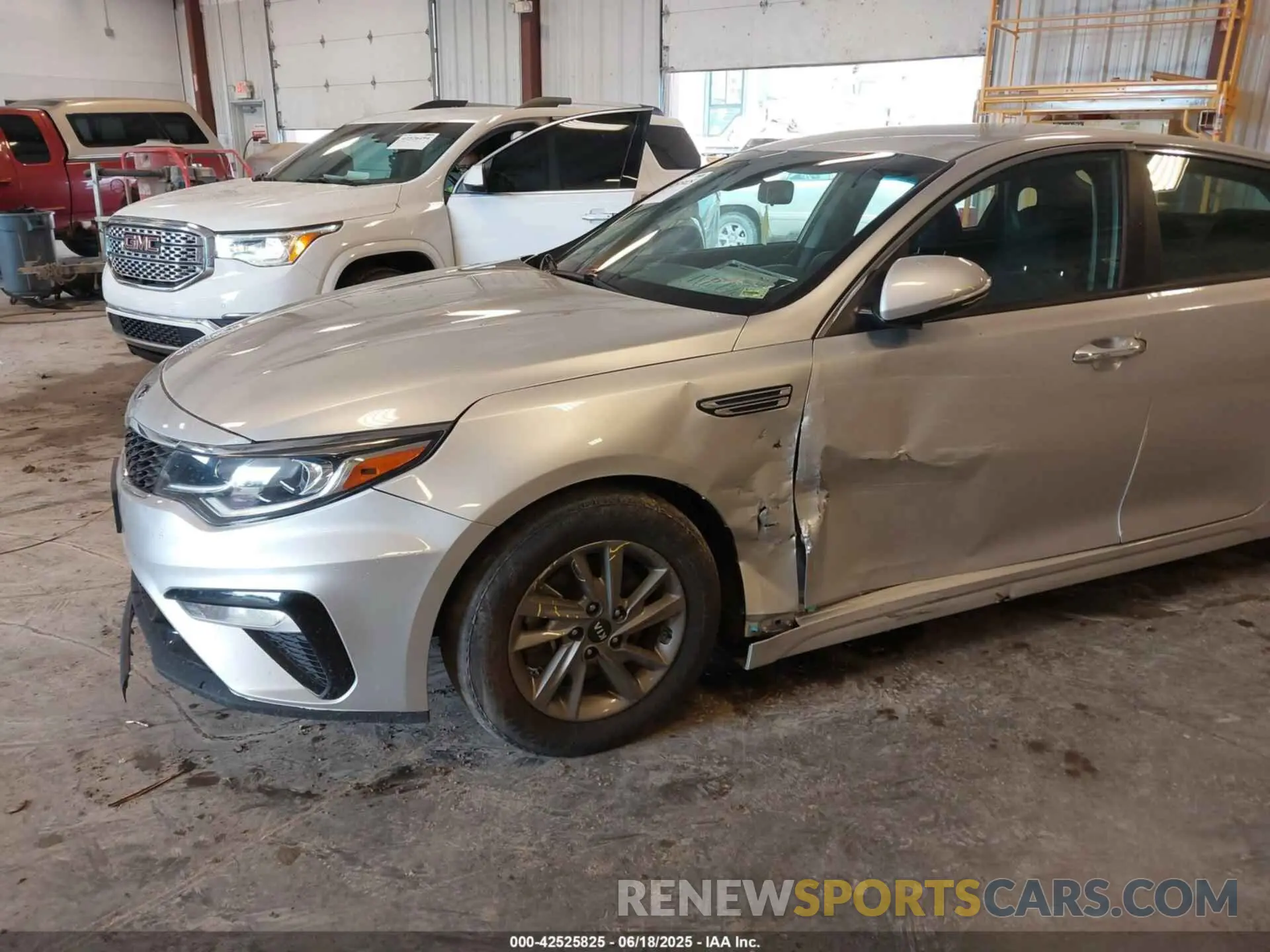 6 Photograph of a damaged car 5XXGT4L32LG424821 KIA OPTIMA 2020