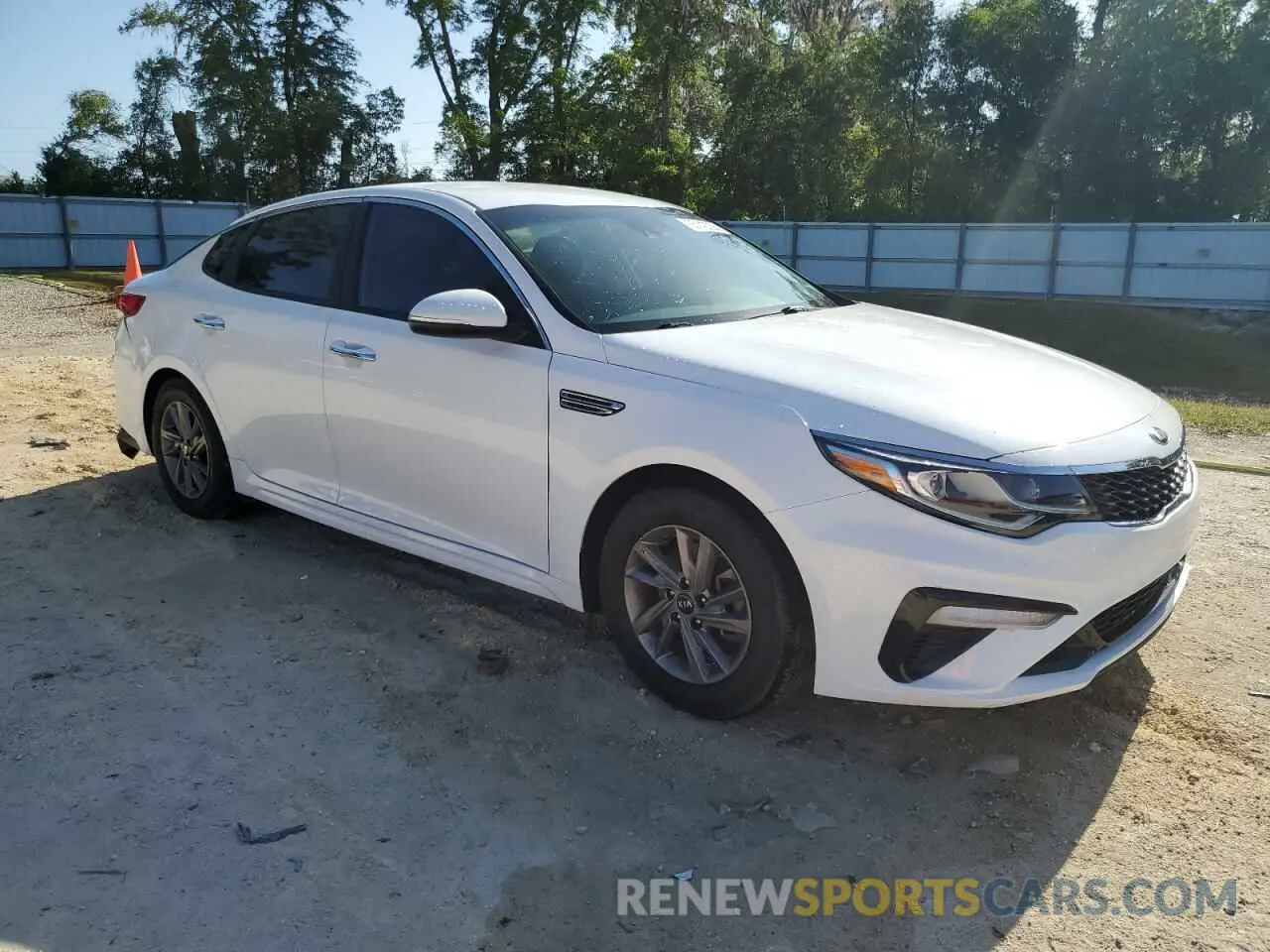 4 Photograph of a damaged car 5XXGT4L32LG425080 KIA OPTIMA 2020