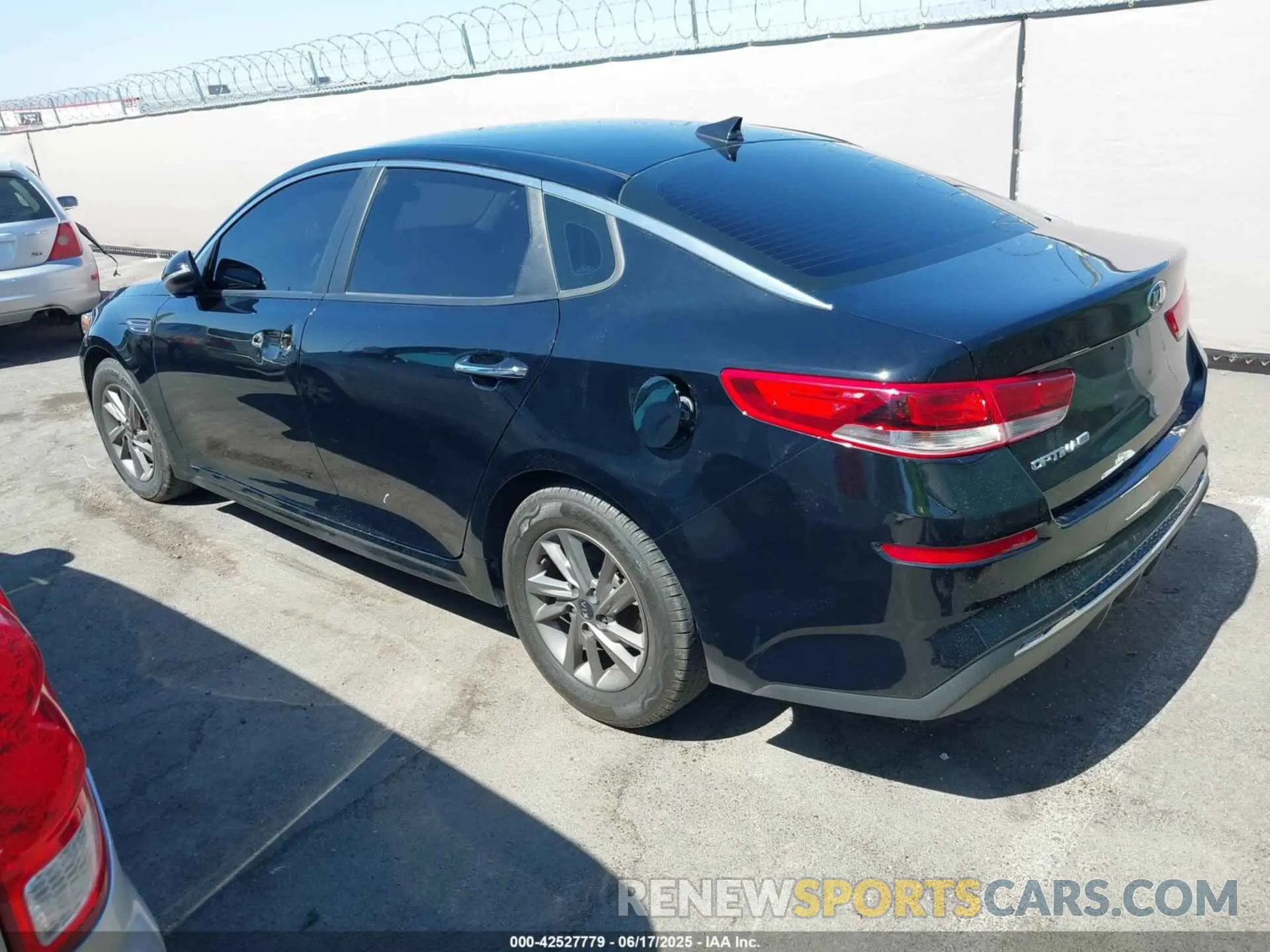 3 Photograph of a damaged car 5XXGT4L32LG432529 KIA OPTIMA 2020