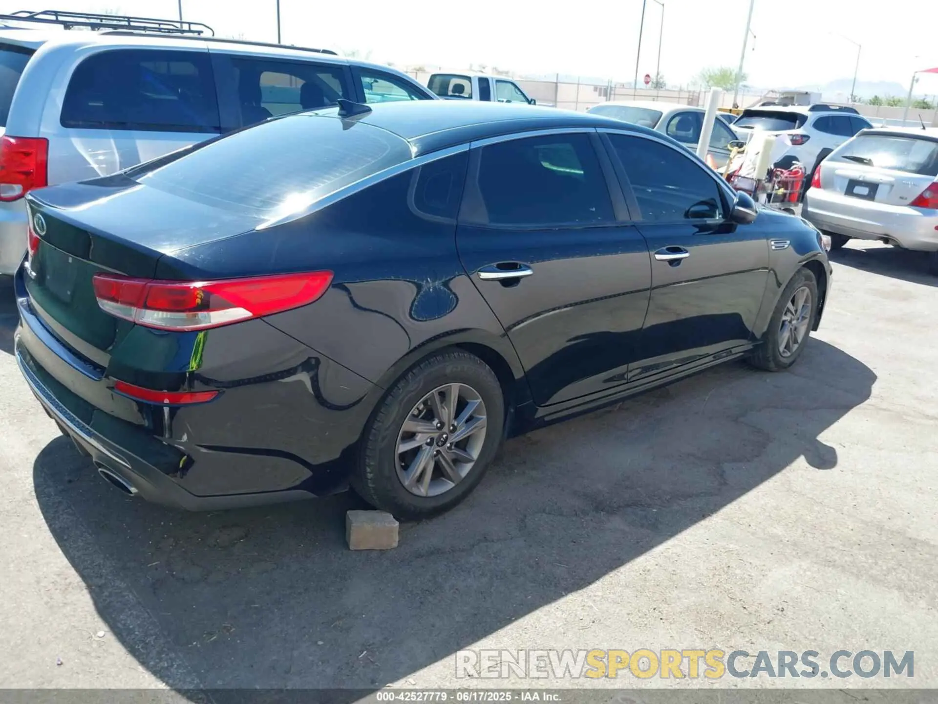 4 Photograph of a damaged car 5XXGT4L32LG432529 KIA OPTIMA 2020