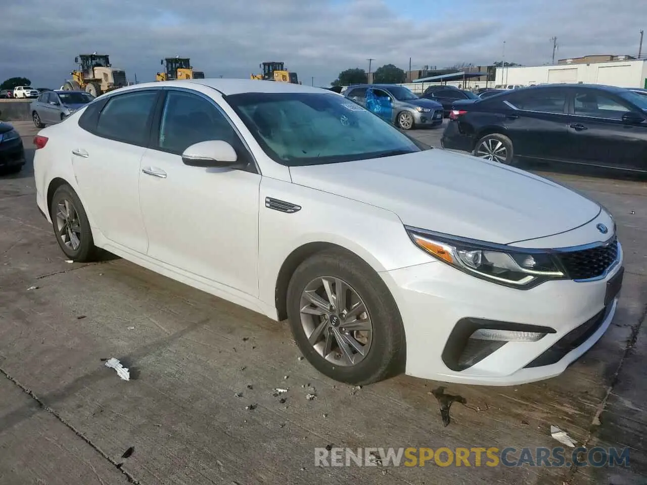 4 Photograph of a damaged car 5XXGT4L32LG437388 KIA OPTIMA 2020