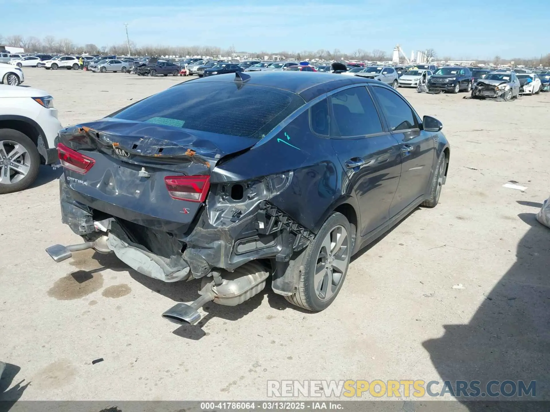 4 Photograph of a damaged car 5XXGT4L32LG448083 KIA OPTIMA 2020
