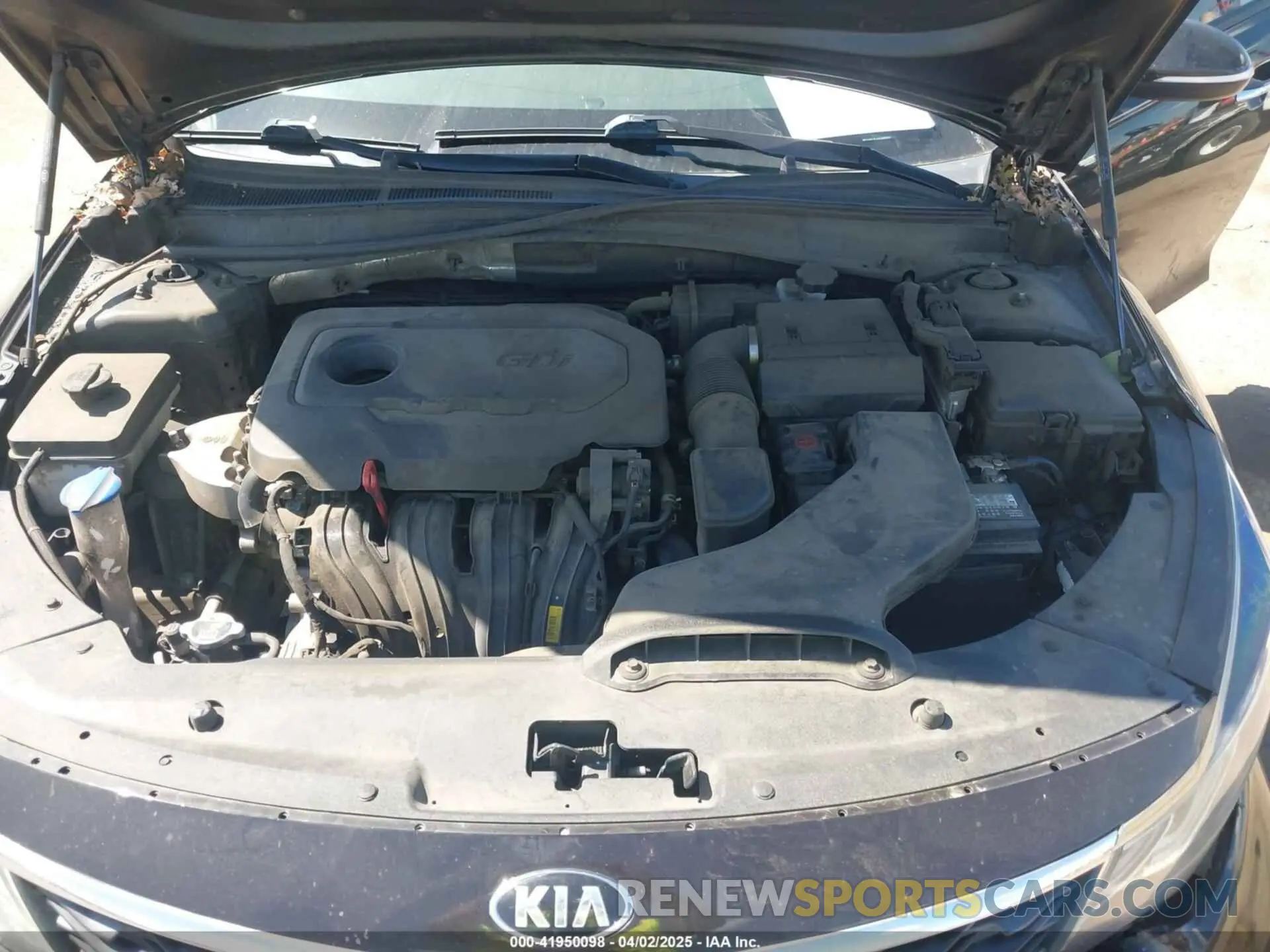 10 Photograph of a damaged car 5XXGT4L33LG384927 KIA OPTIMA 2020