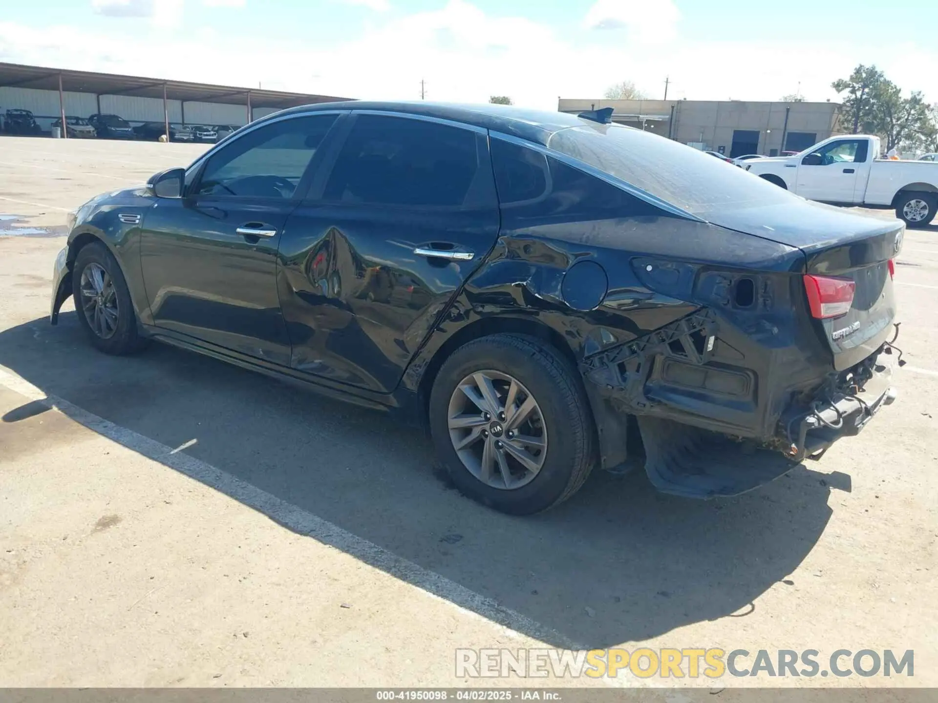 3 Photograph of a damaged car 5XXGT4L33LG384927 KIA OPTIMA 2020