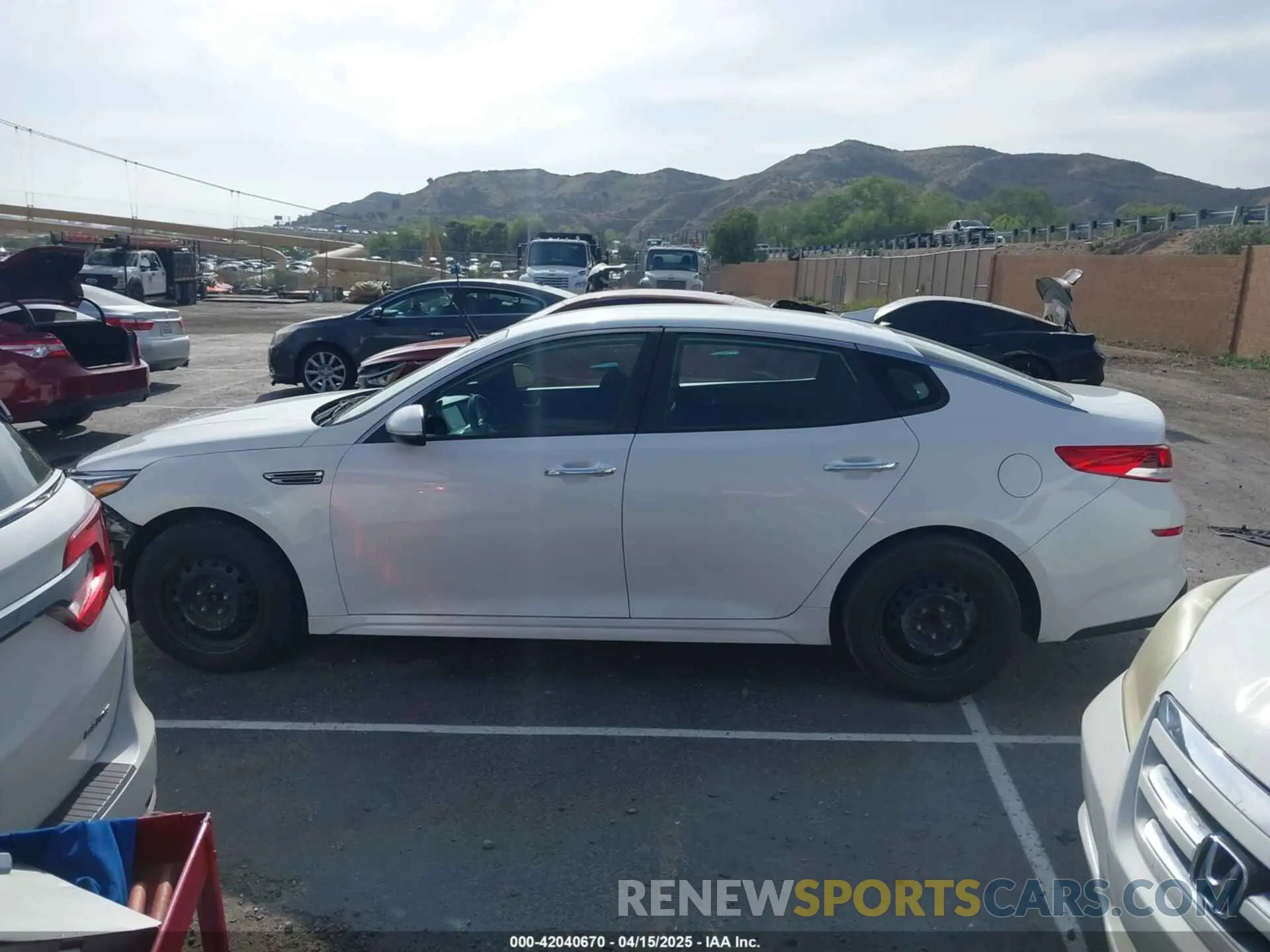 14 Photograph of a damaged car 5XXGT4L33LG404478 KIA OPTIMA 2020